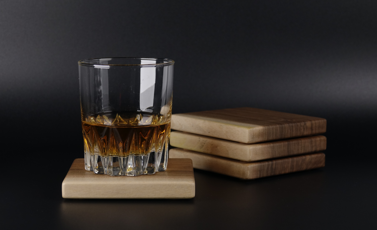 suport-pahare-nuc-mirage-lemn-masiv-handmade [2]