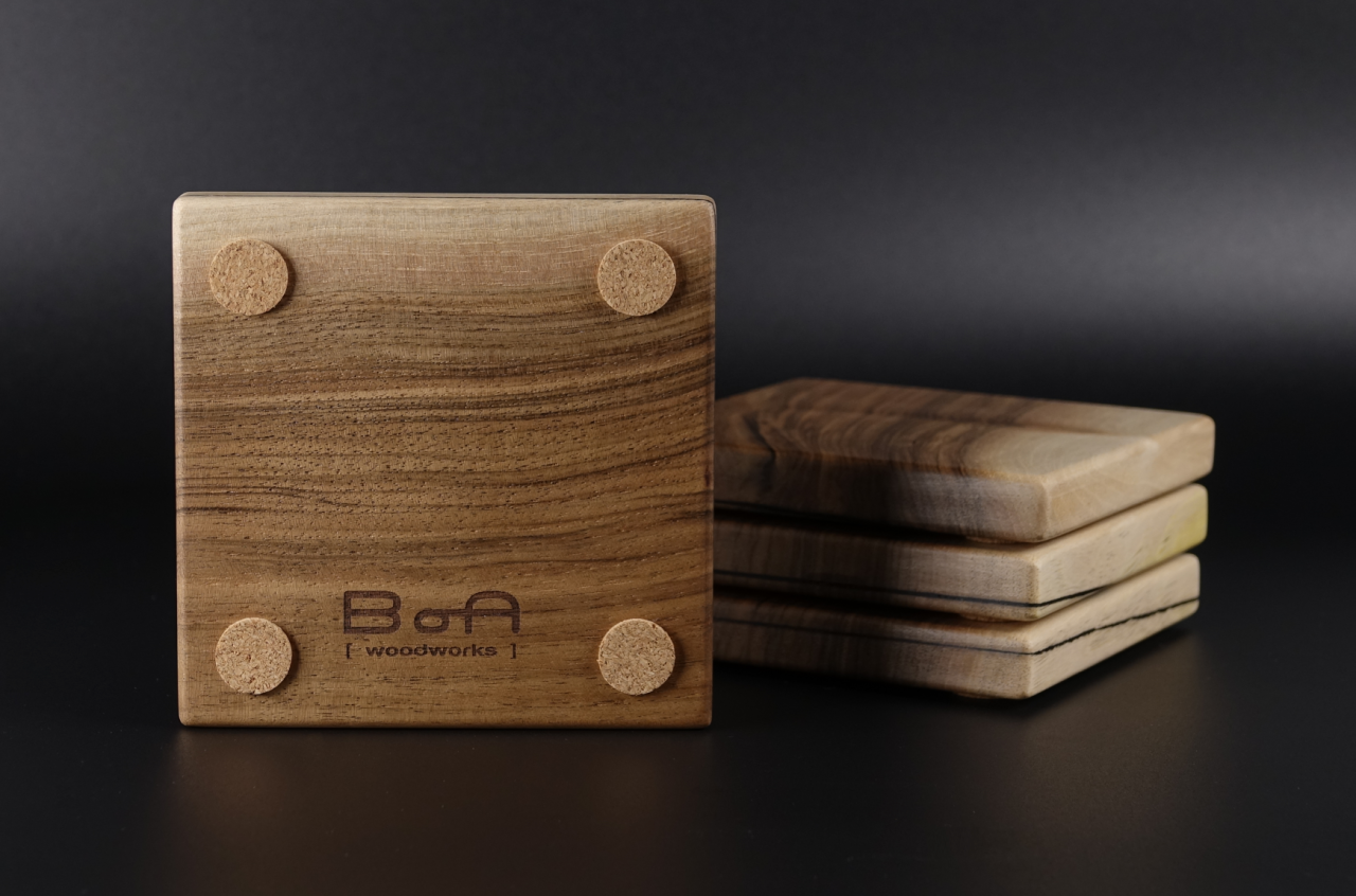 suport-pahare-nuc-slope-lemn-masiv-handmade [3]