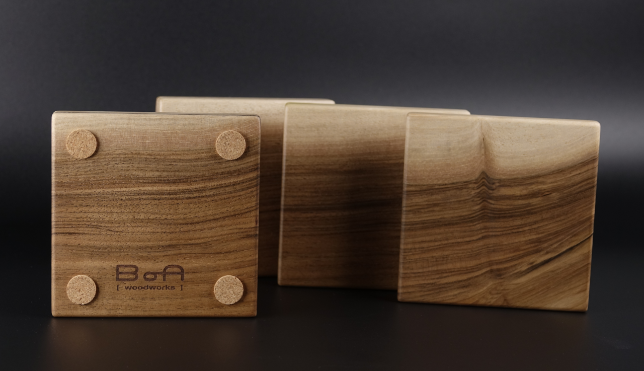 suport-pahare-nuc-slope-lemn-masiv-handmade [5]