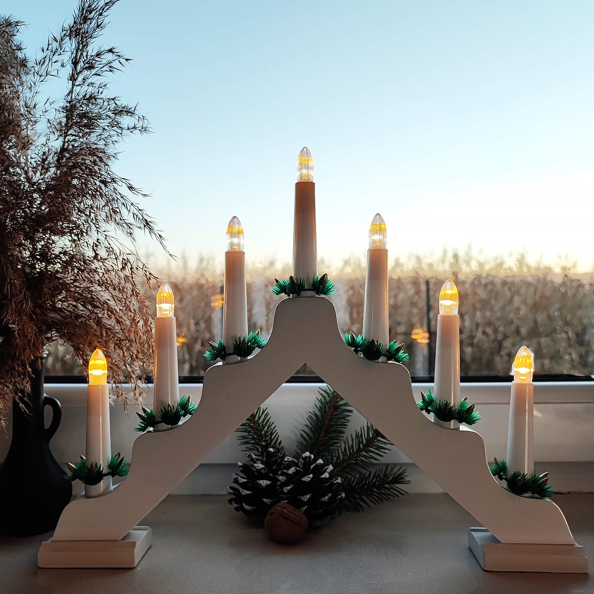 Lumanari decorative de Craciun, stand de lemn, 7 becuri tip LED, culoare alba [5]