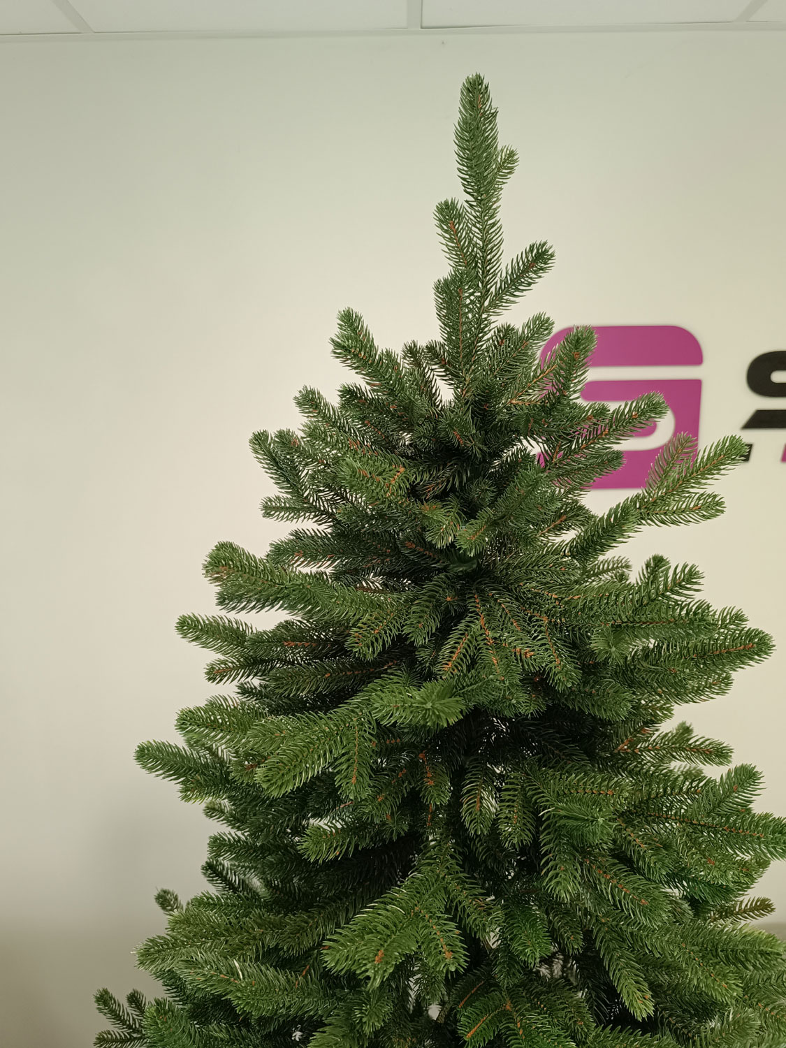 Brad artificial Christmas Deluxe by Sersimo, Viena verde, 3D, 210cm [17]