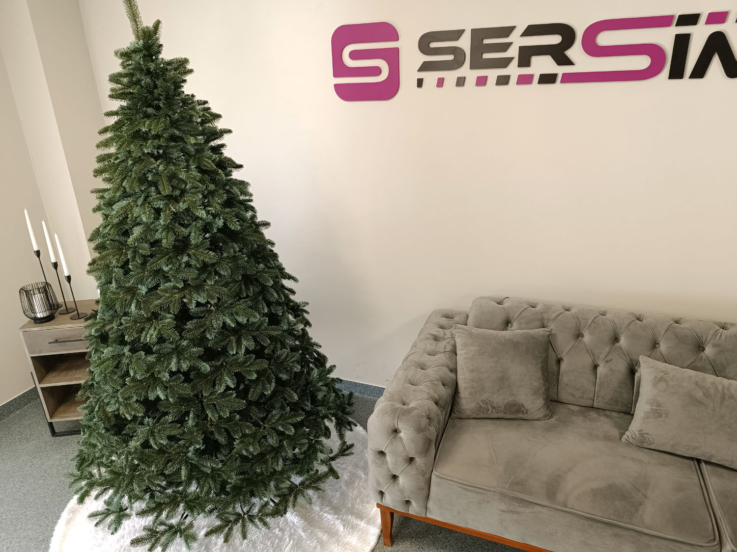 Brad artificial Christmas Deluxe by Sersimo, Canada argintiu, 3D, 210cm [4]