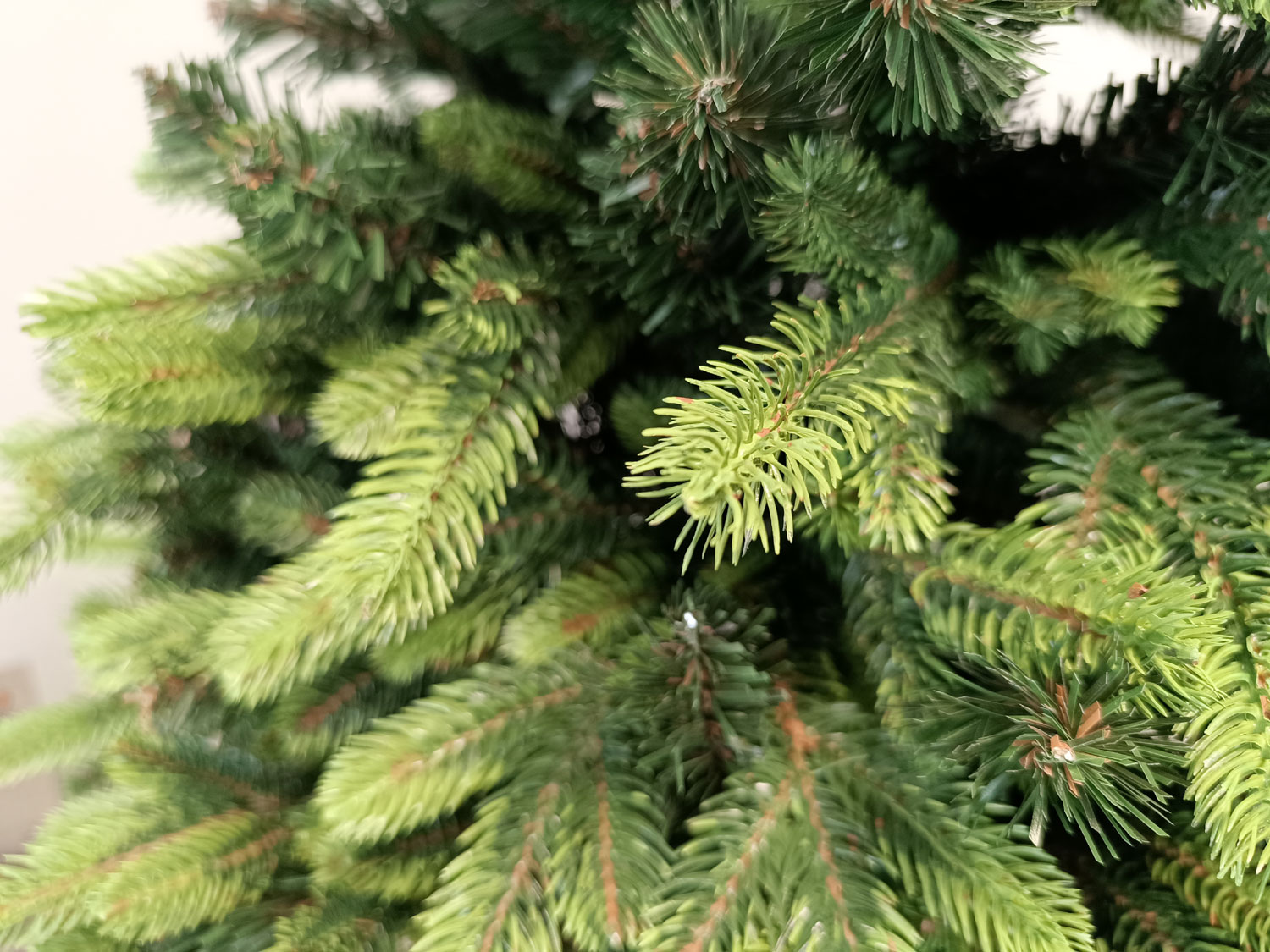 Brad artificial Christmas Deluxe by Sersimo, Carpati cu varfuri verzi, 2D+3D, 210cm [8]