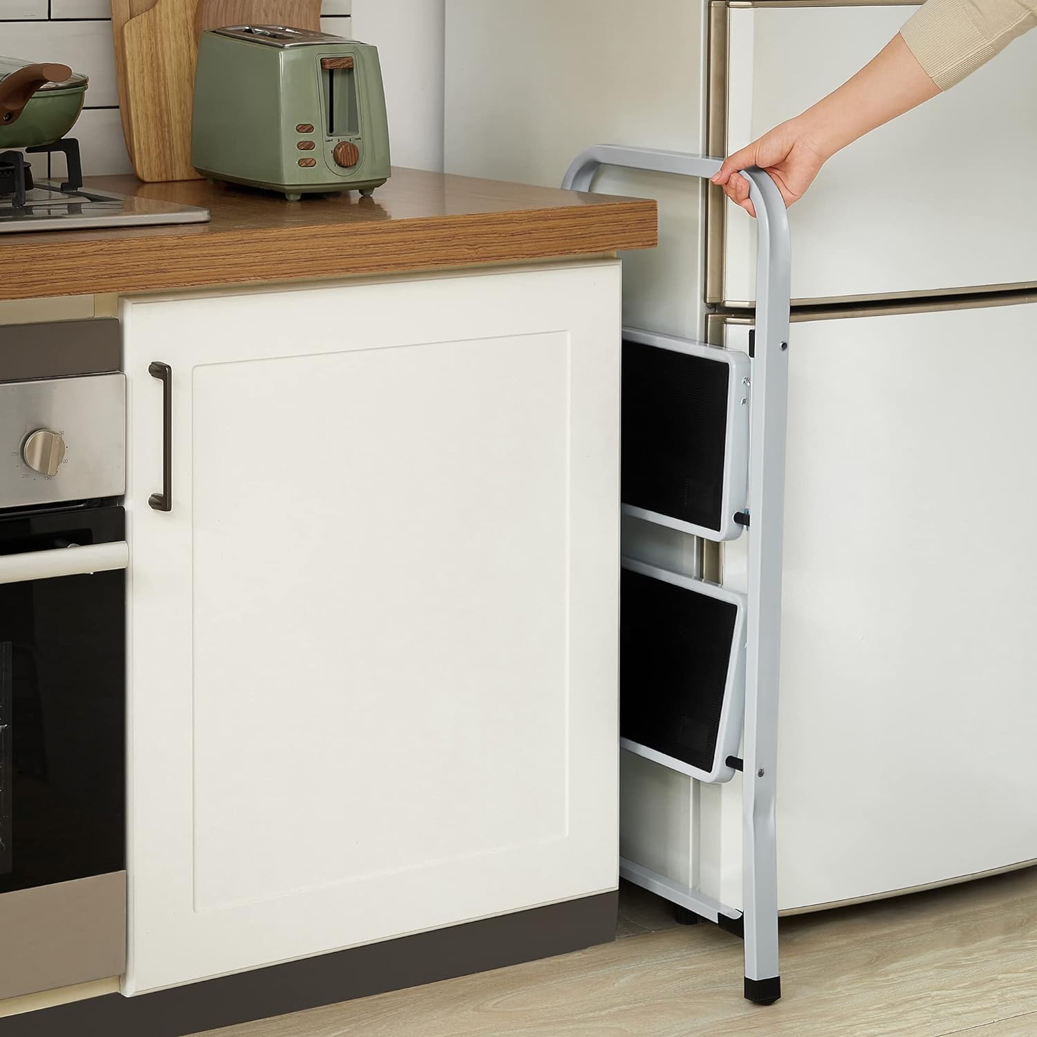 SONGMICS Scara pliabila cu 2 trepte, cauciuc antiderapant, sarcina 150 kg, otel, 45x55x82cm, alb si negru [5]