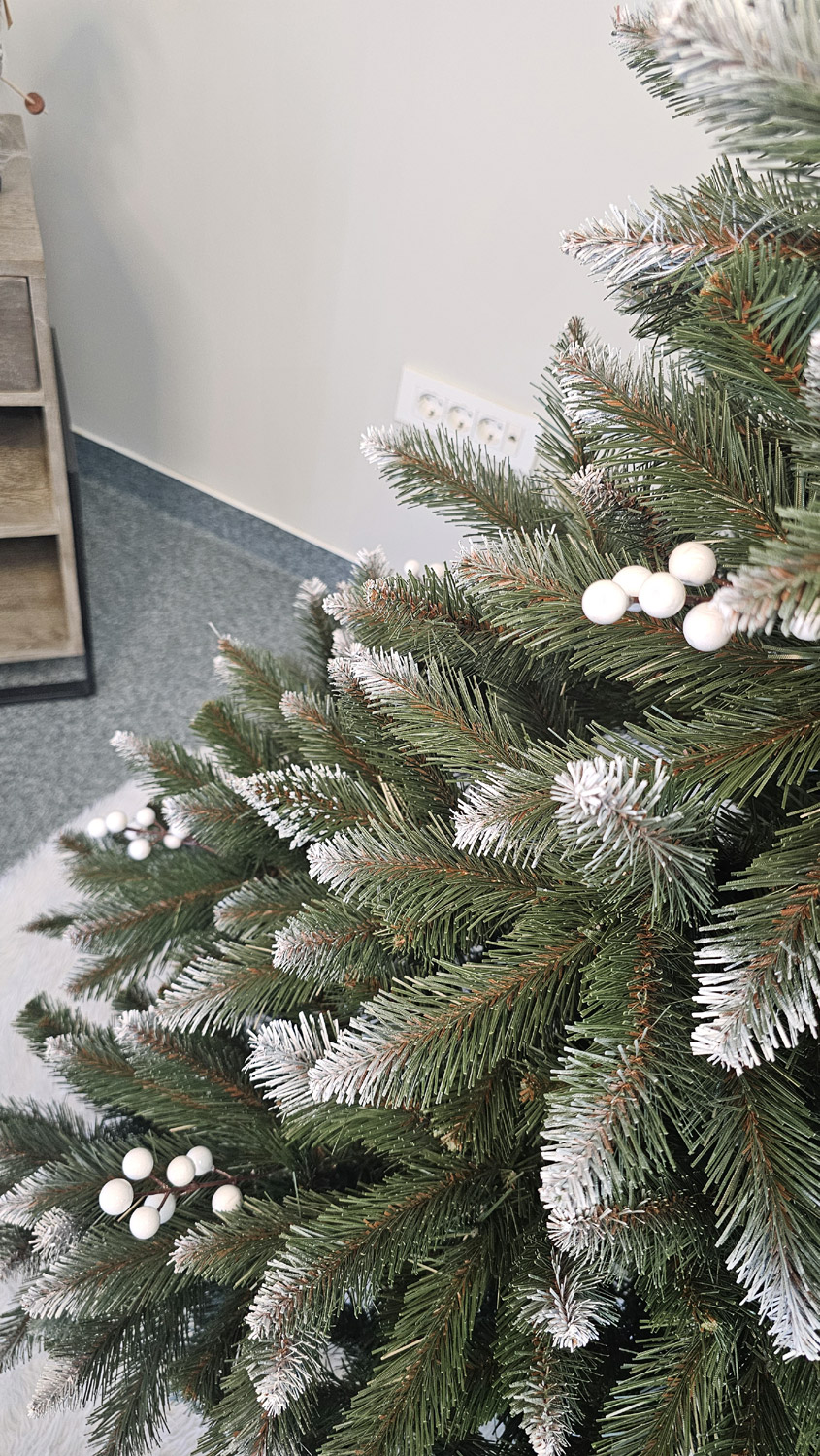 Brad artificial Christmas Deluxe by Sersimo, WhiteBerry, 2D, 180cm [9]