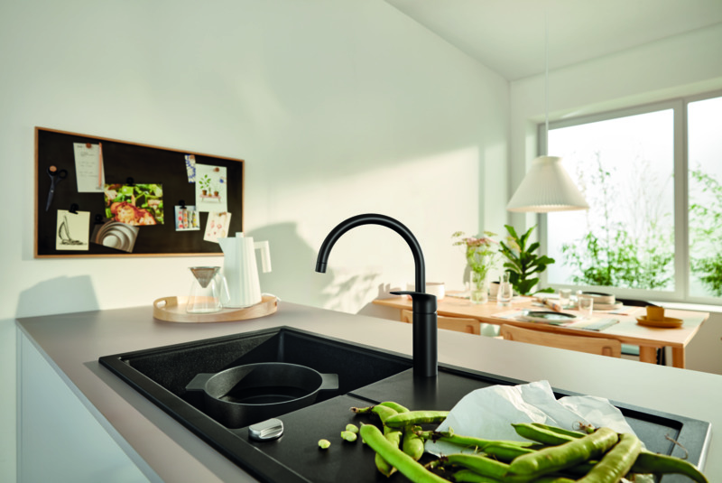 Baterie bucatarie Grohe 332022433, Eurosmart, tip comanda monocomanda, marime inalta, forma pipa tip c, negru [1]