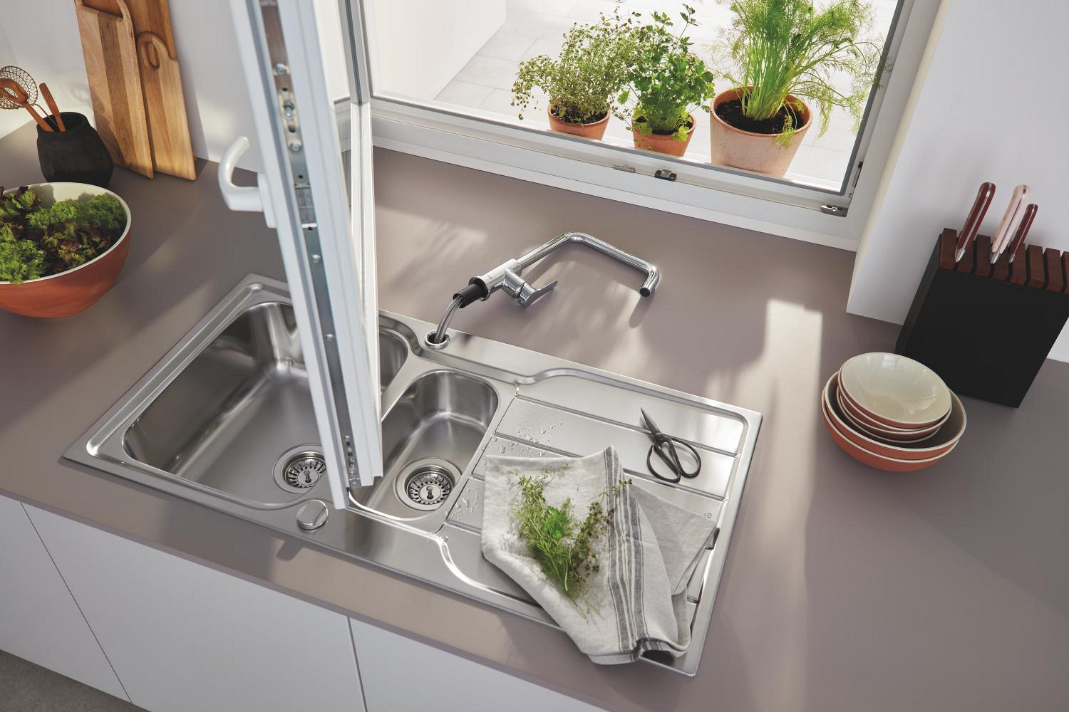 Baterie bucatarie Grohe 30618000, Eurosmart, tip comanda monocomanda, marime inalta, forma pipa tip u, crom [2]