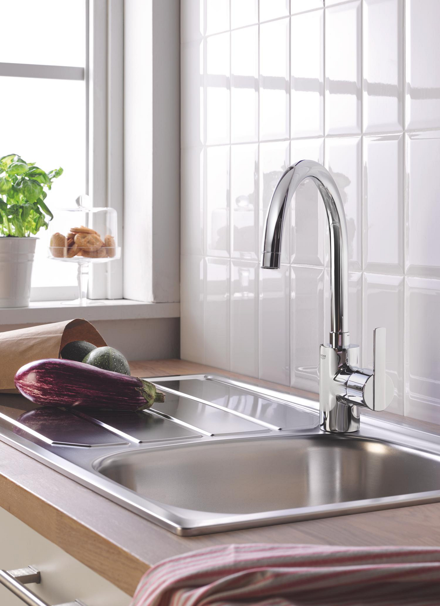 Baterie bucatarie Grohe 32670002, Feel, tip comanda monocomanda, marime inalta, forma pipa tip c, crom [2]