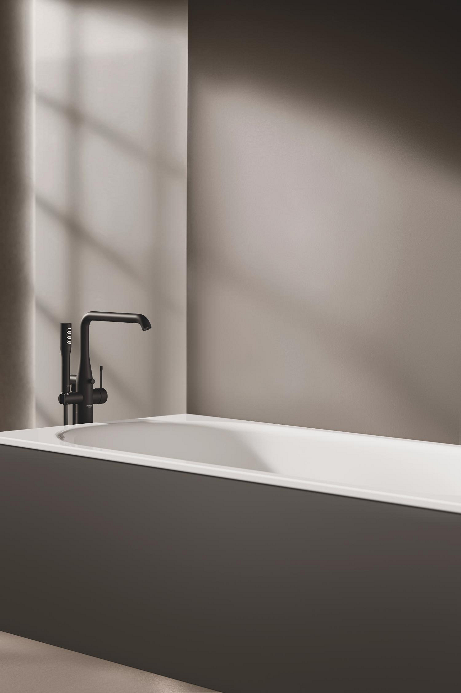 Baterie cada Grohe 25248KF1, Essence, montaj pe podea, tip incastrare aparent, tip comanda monocomanda, negru [4]