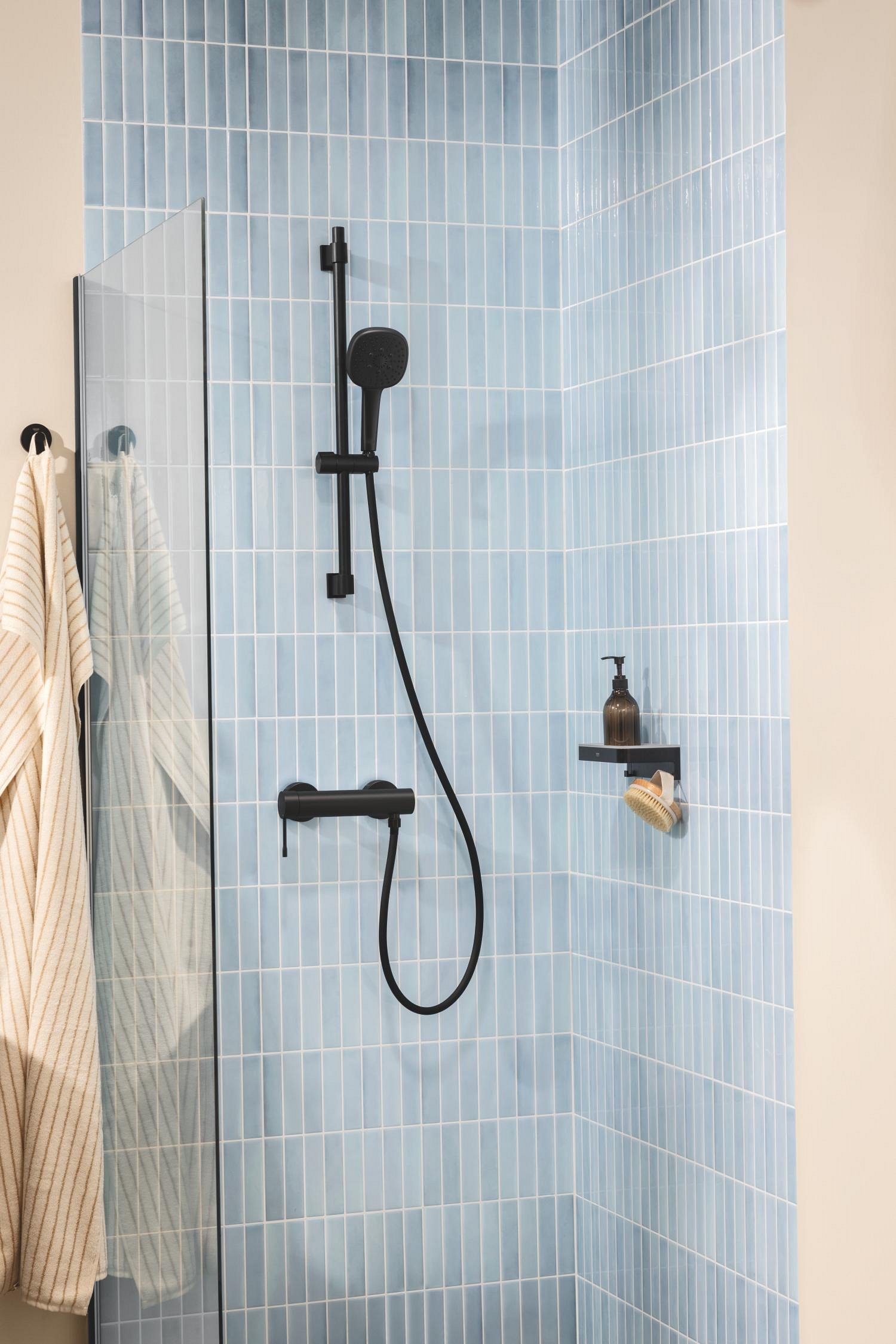 Baterie dus Grohe 336362431, Essence, tip incastrare aparent, tip comanda monocomanda, numar orificii instalare 2, negru [2]