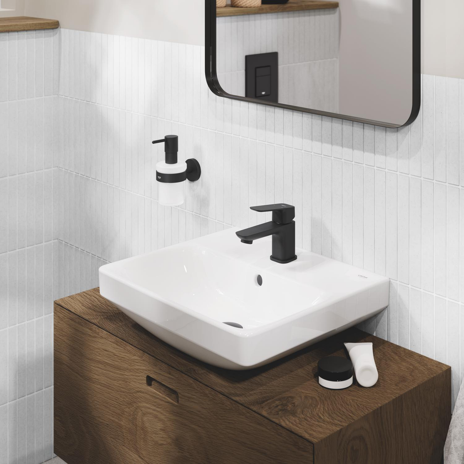 Baterii sanitare - Baterie lavoar Grohe 1016932430, Cubeo, tip comanda monocomanda, marime xs, tip instalare pe lavoar, negru