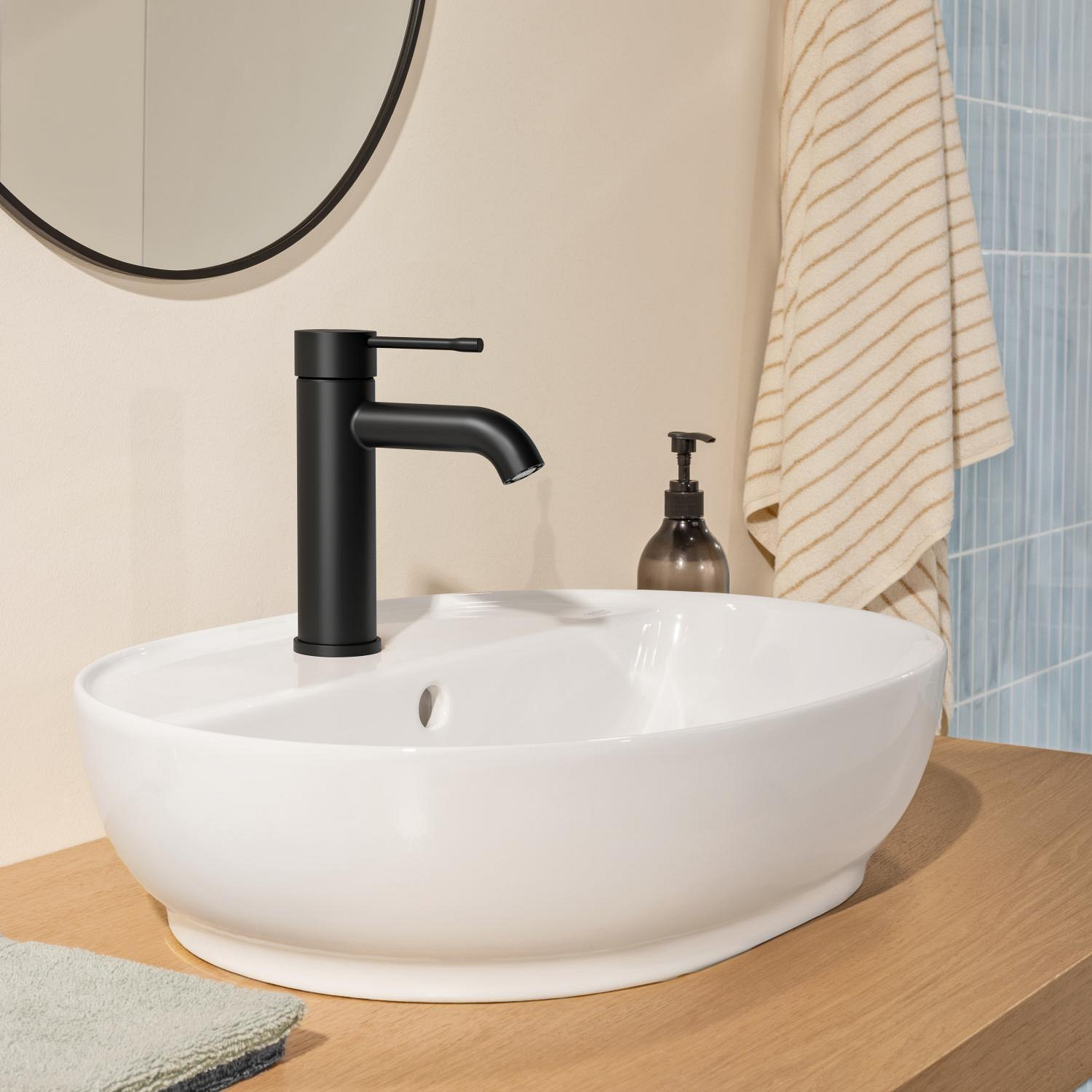 Baterii sanitare - Baterie lavoar Grohe 237972431, Essence, tip comanda monocomanda, marime s, tip instalare pe lavoar, pe blat, negru