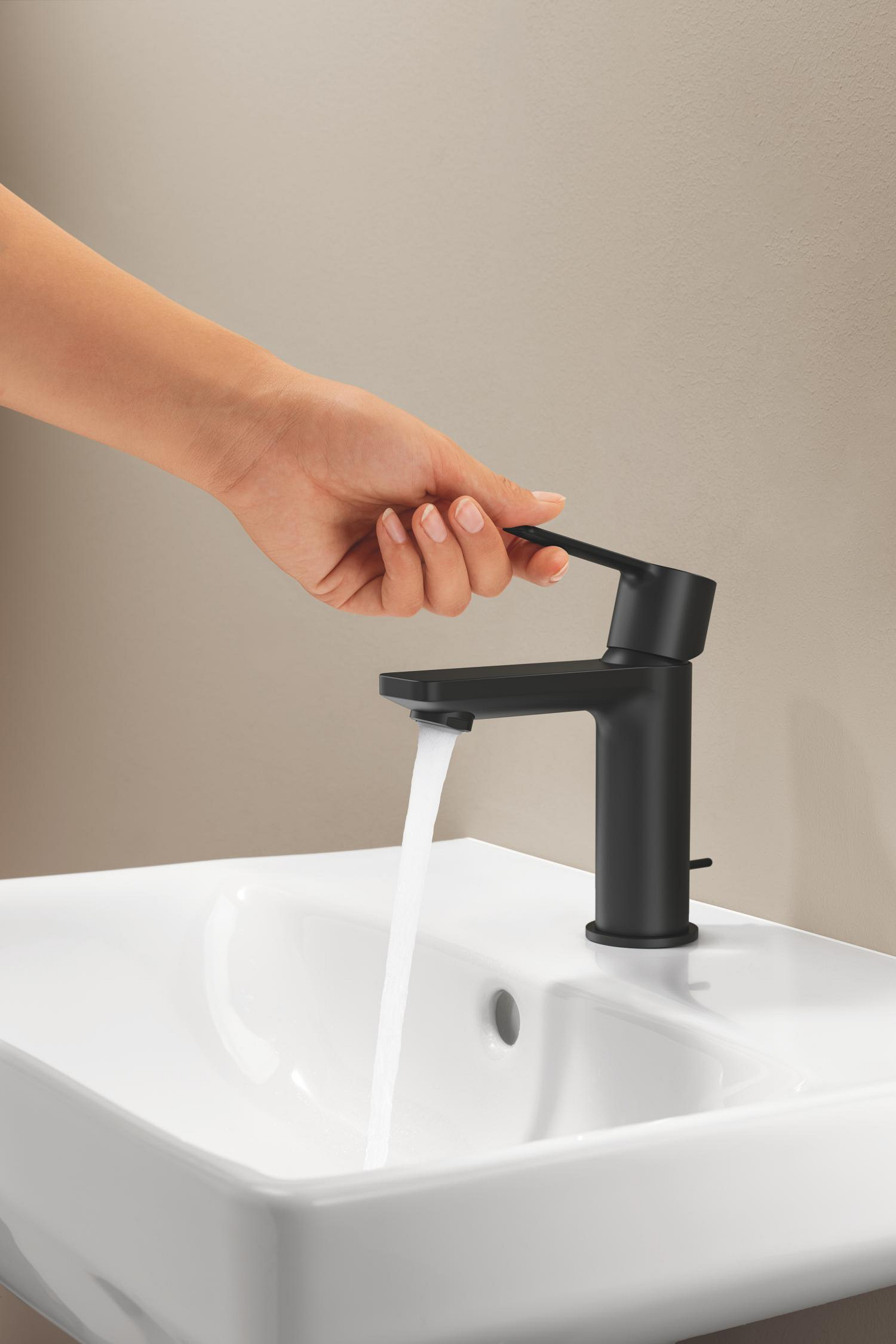 Baterie lavoar Grohe 237902431, Lineare, tip comanda monocomanda, marime s, tip instalare pe lavoar, negru [4]