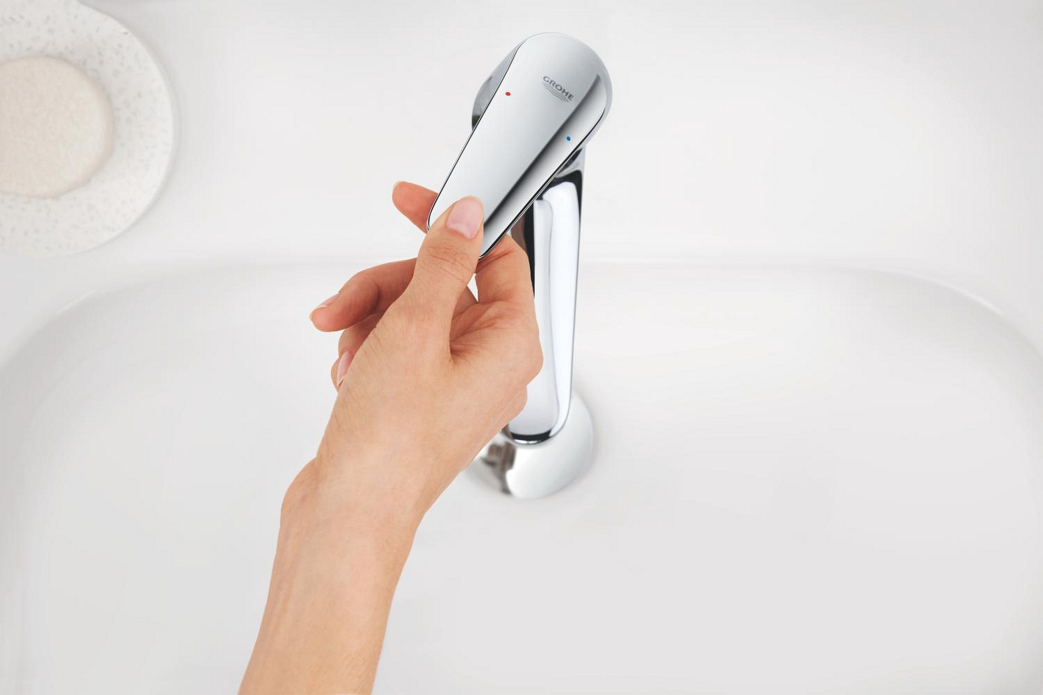 Baterie lavoar Grohe 24327001, Swift, tip comanda monocomanda, tip instalare pe lavoar, marime m, crom [19]