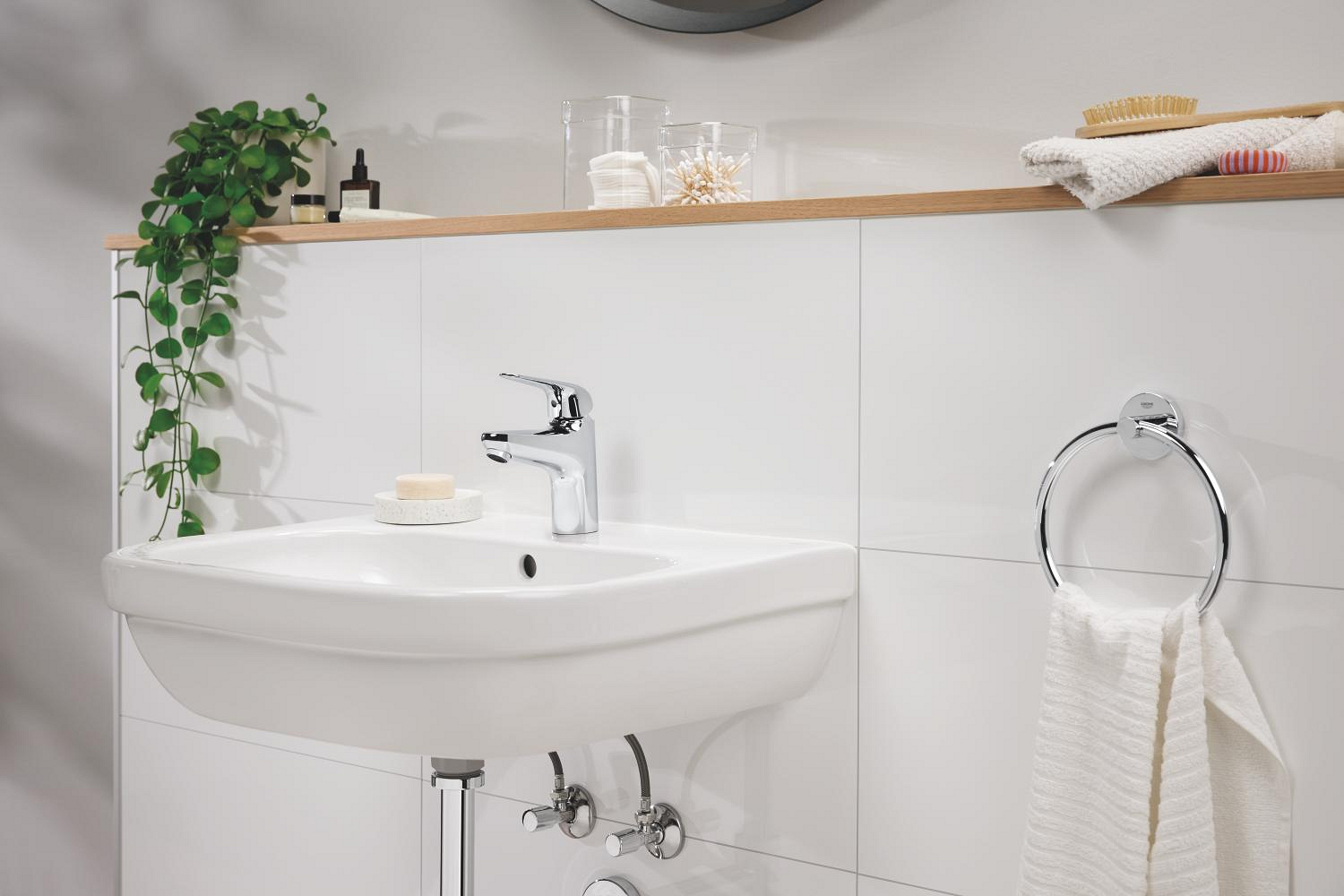 Baterie lavoar Grohe 24327001, Swift, tip comanda monocomanda, tip instalare pe lavoar, marime m, crom [24]