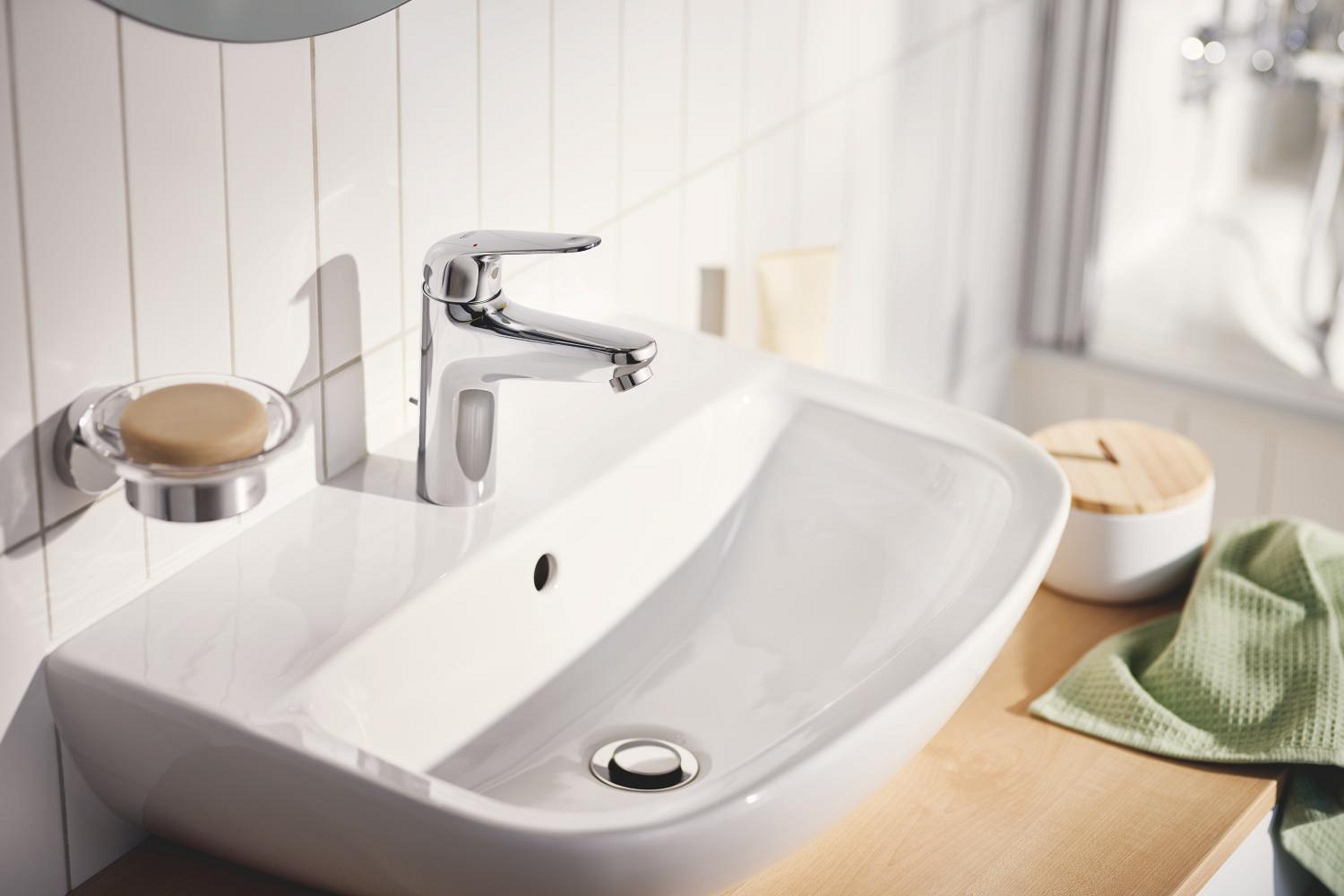 Baterie lavoar Grohe 24316001, Swift, tip comanda monocomanda, tip instalare pe lavoar, marime s, crom [5]