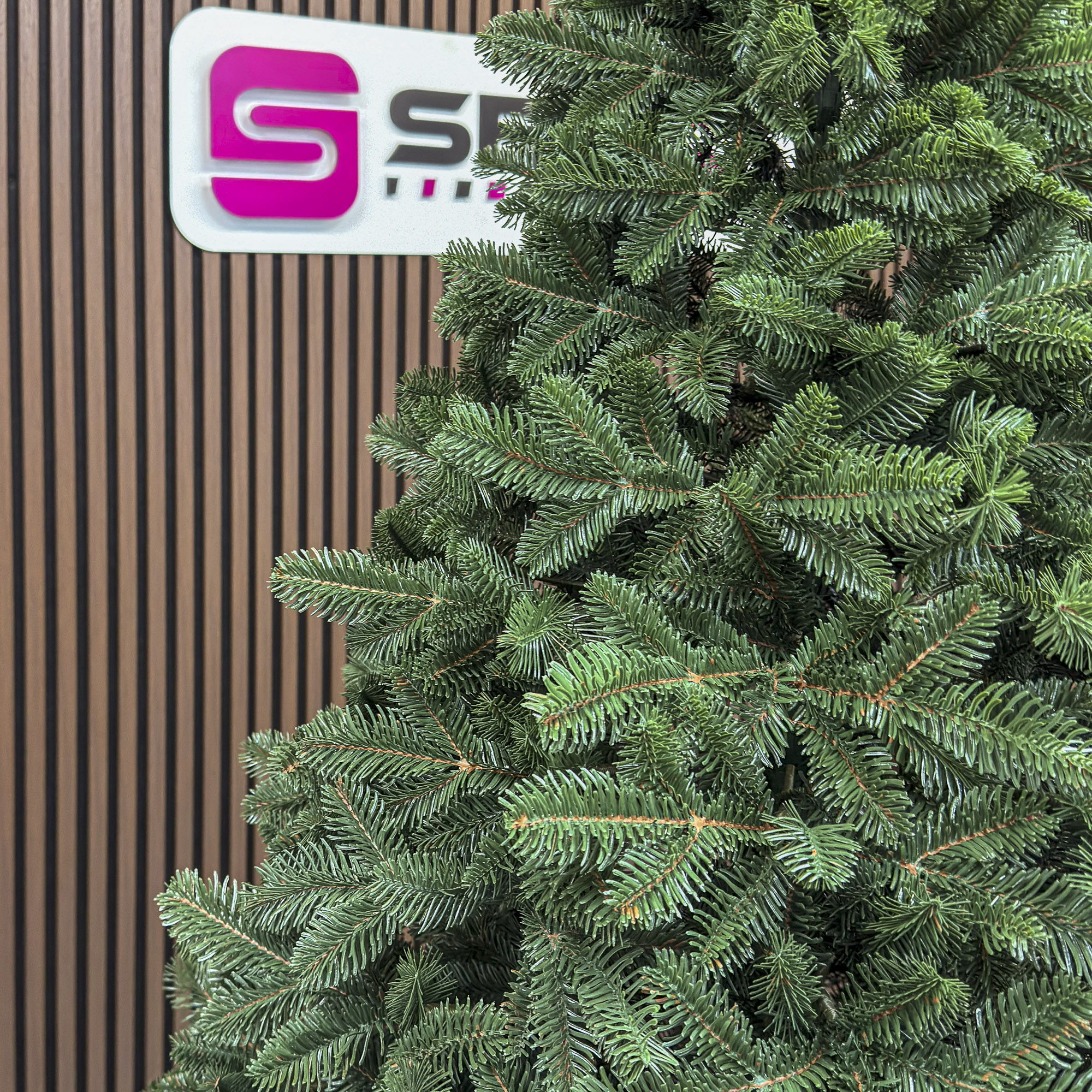 Brad artificial Christmas Deluxe by Sersimo, Canada verde, 3D, 210cm [23]