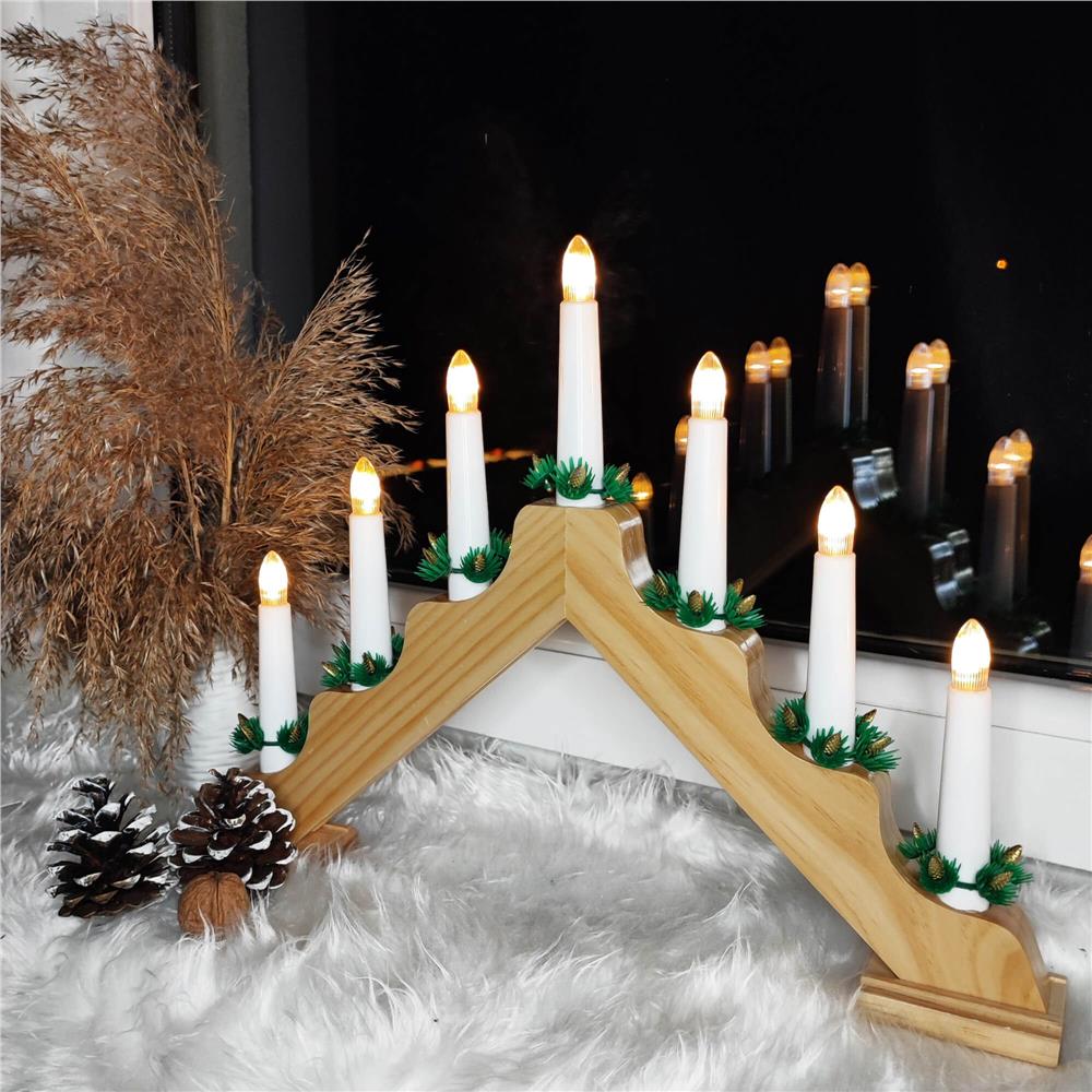 Decoratiuni si figurine - Sfesnic decorativ LED cu 7 lumanari si coronite verzi, alimentare baterii, 40x31 cm, maro si alb