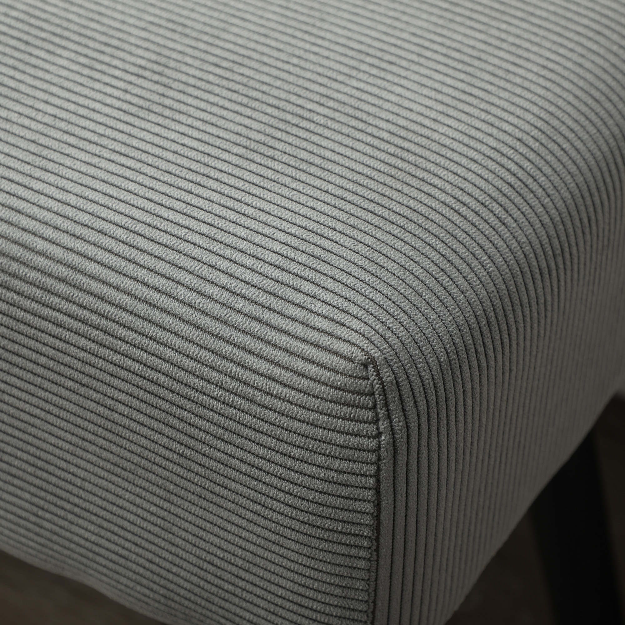  Banca pentru capatul patului matlasata din material textil cu efect catifelat cu nervuri si otel, 100x36x45 cm, gri [7]