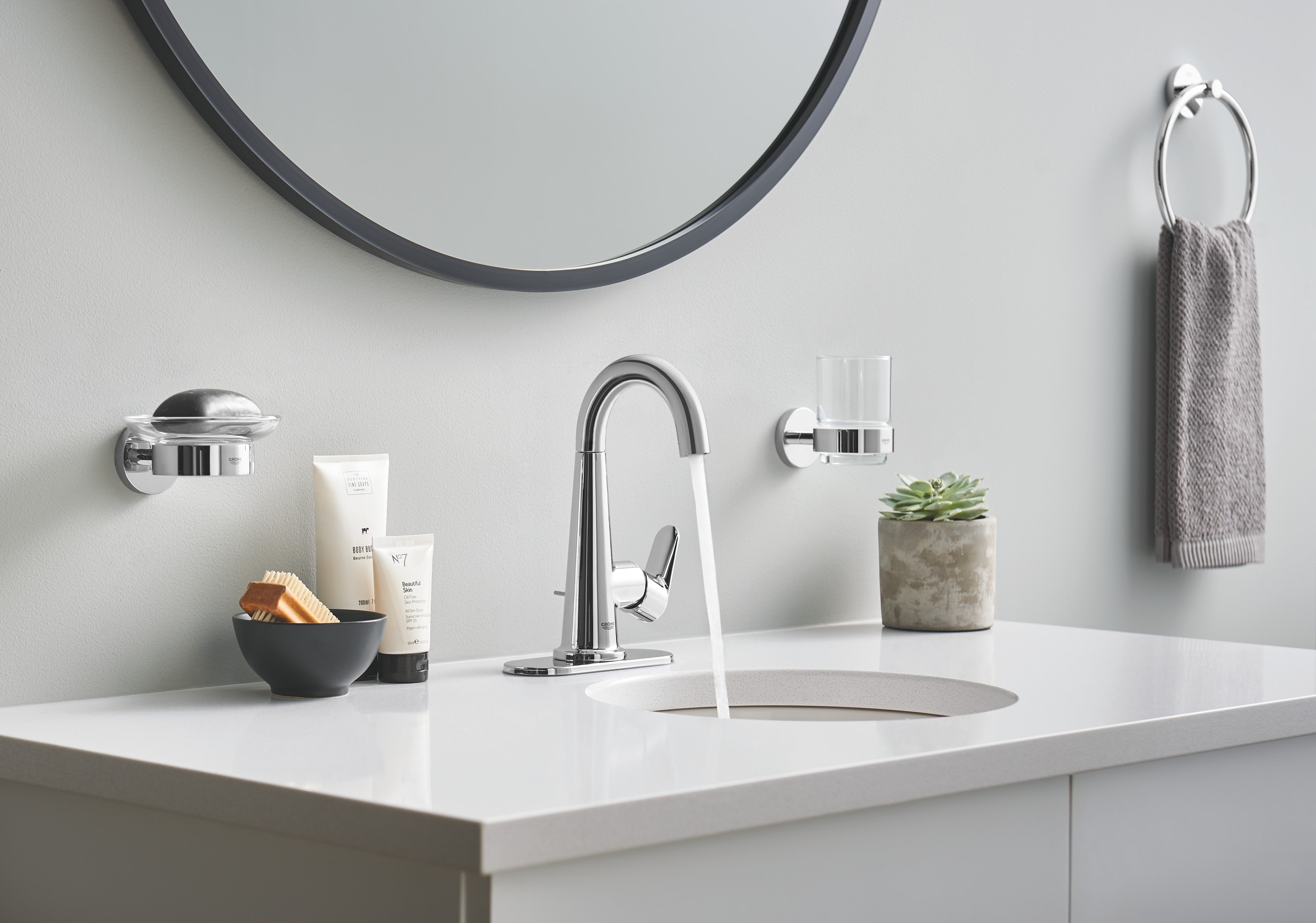 Inel prosop Grohe 40365001, Essentials, tip instalare pe perete, numar orificii instalare 2, pivotanta, crom [1]