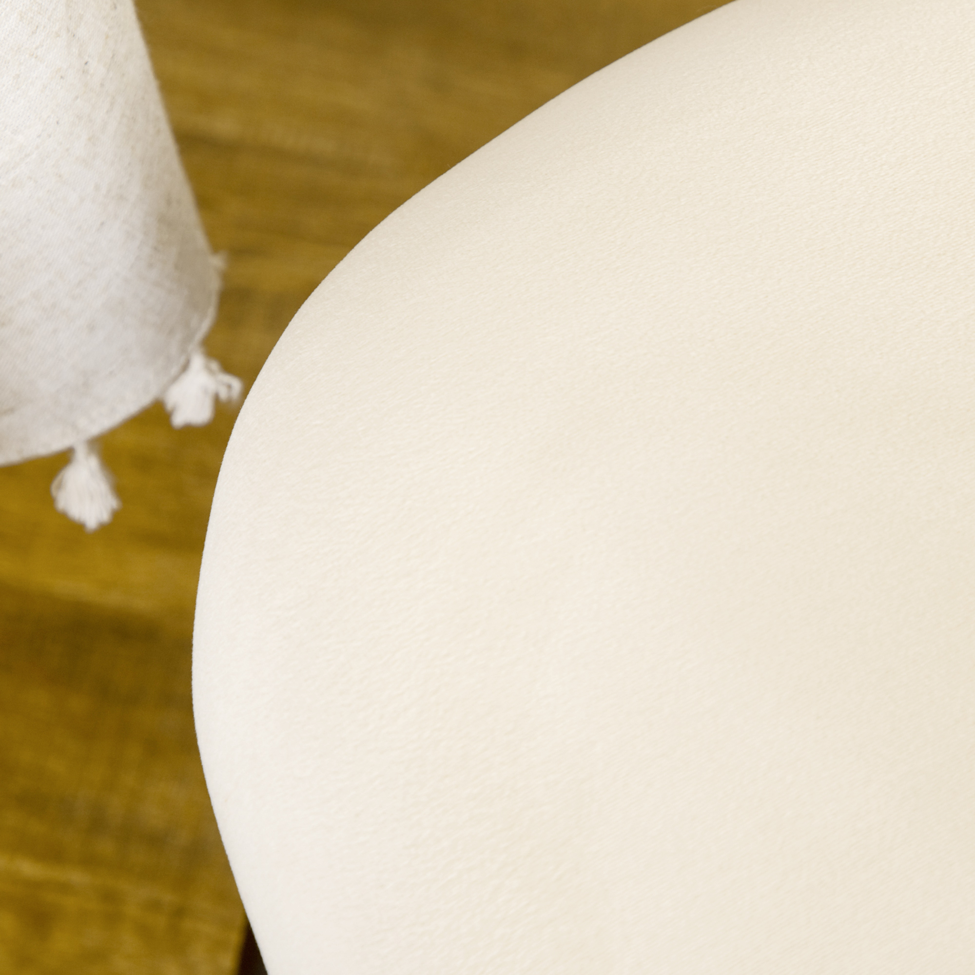  Set 2 scaune pentru camera de zi si sufragerie tapitate, cu design nordic si ergonomic, din metal si tapiterie cu efect de catifea bej, 52x54x79 cm [7]