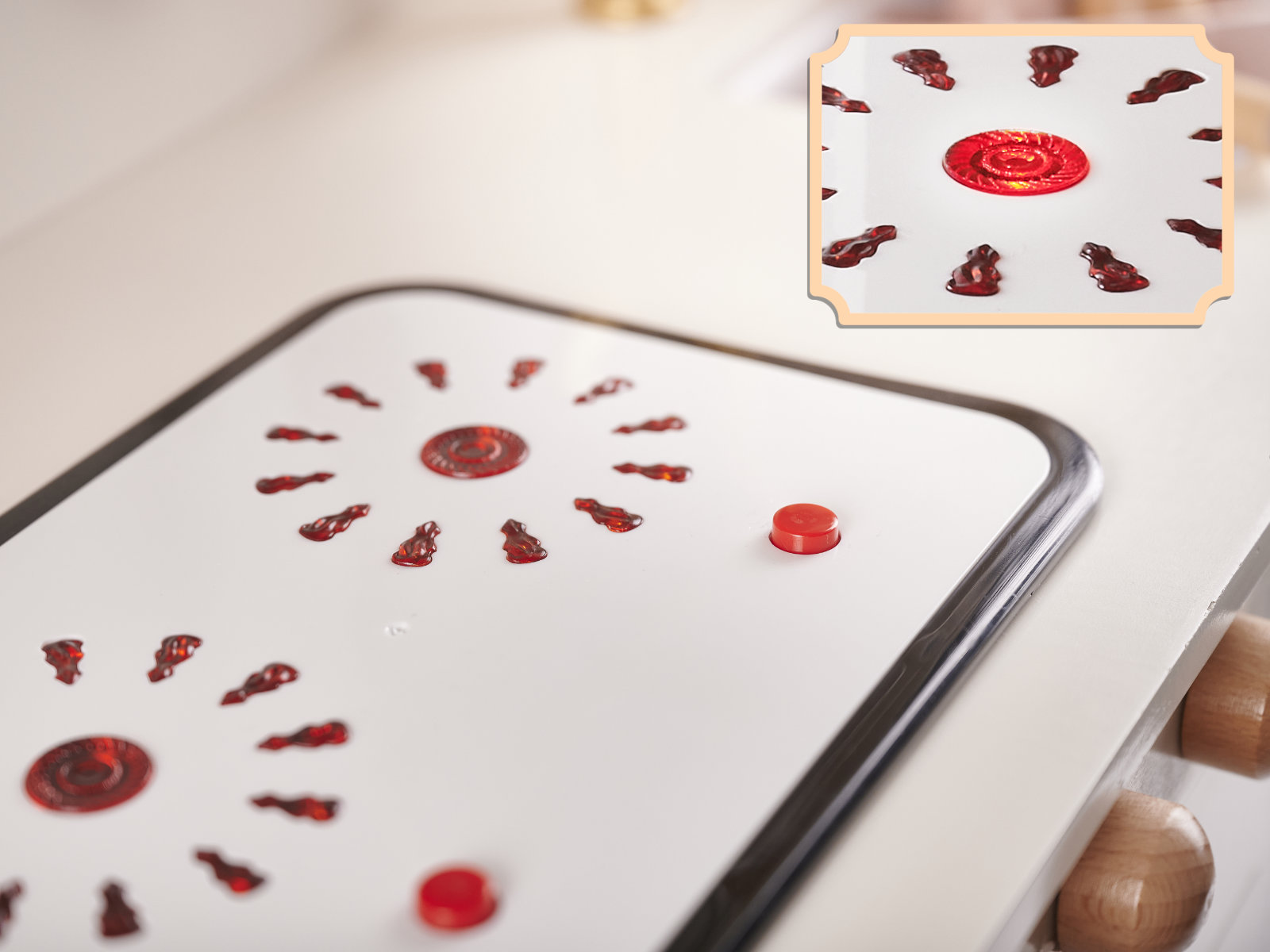 Bucatarie din lemn pentru copii 100x68x29 cm, cu accesorii si efecte luminoase, stil retro, MDF si plastic, boho, crem [6]