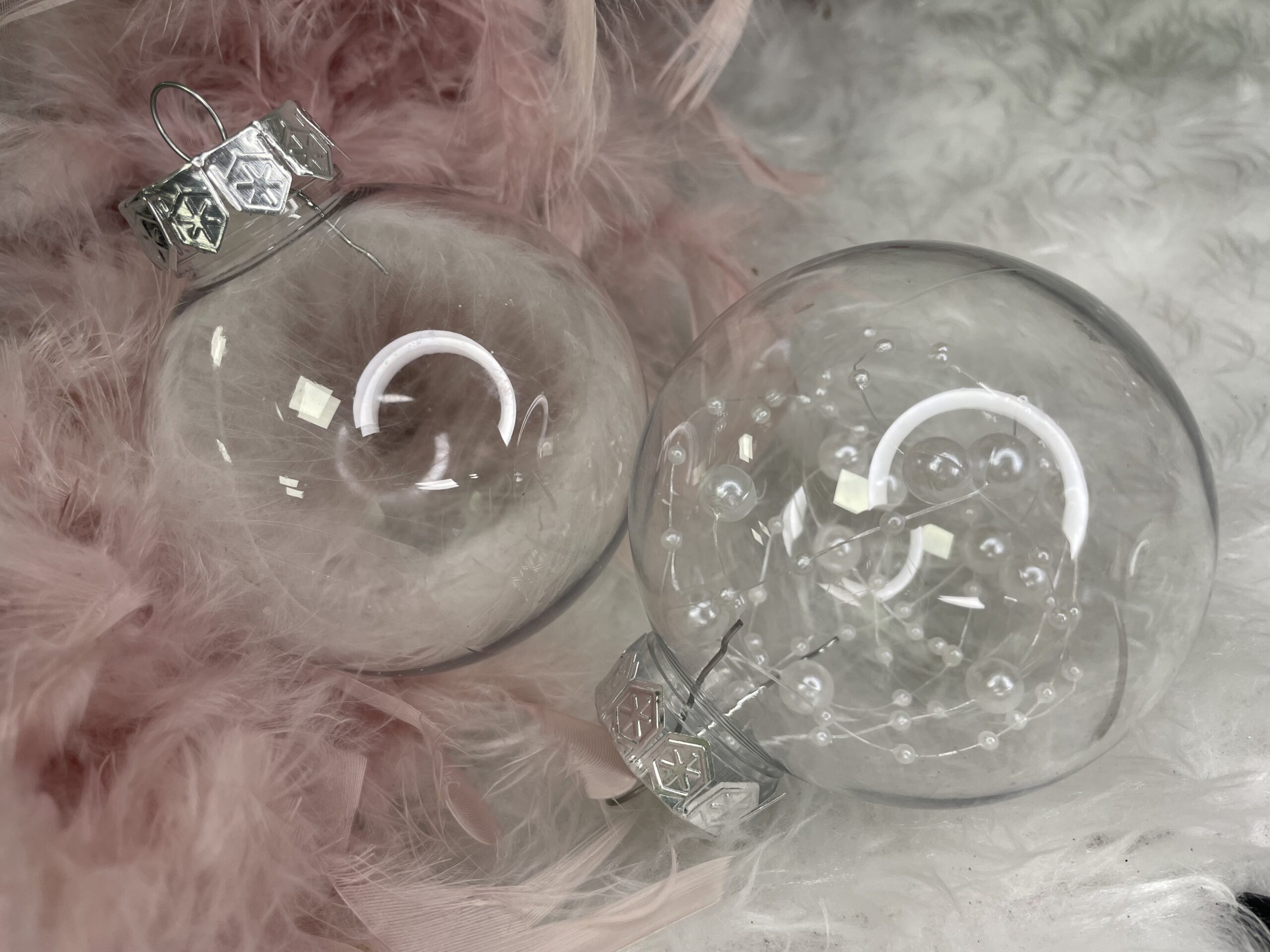 Set globuri de Craciun Inedit, 30 bucati, 7cm, transparente si alb [20]