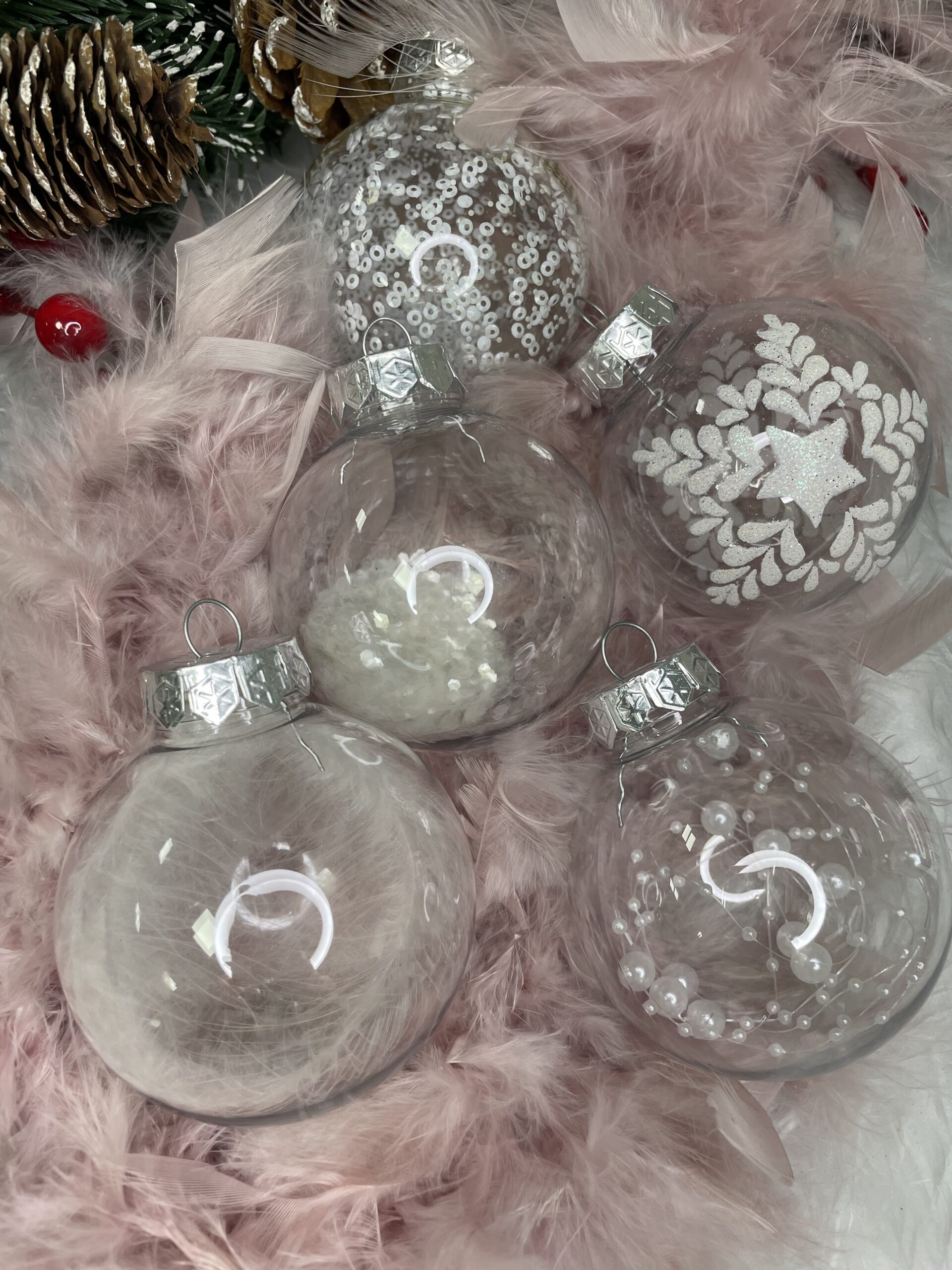 Set globuri de Craciun Inedit, 30 bucati, 7cm, transparente si alb [22]