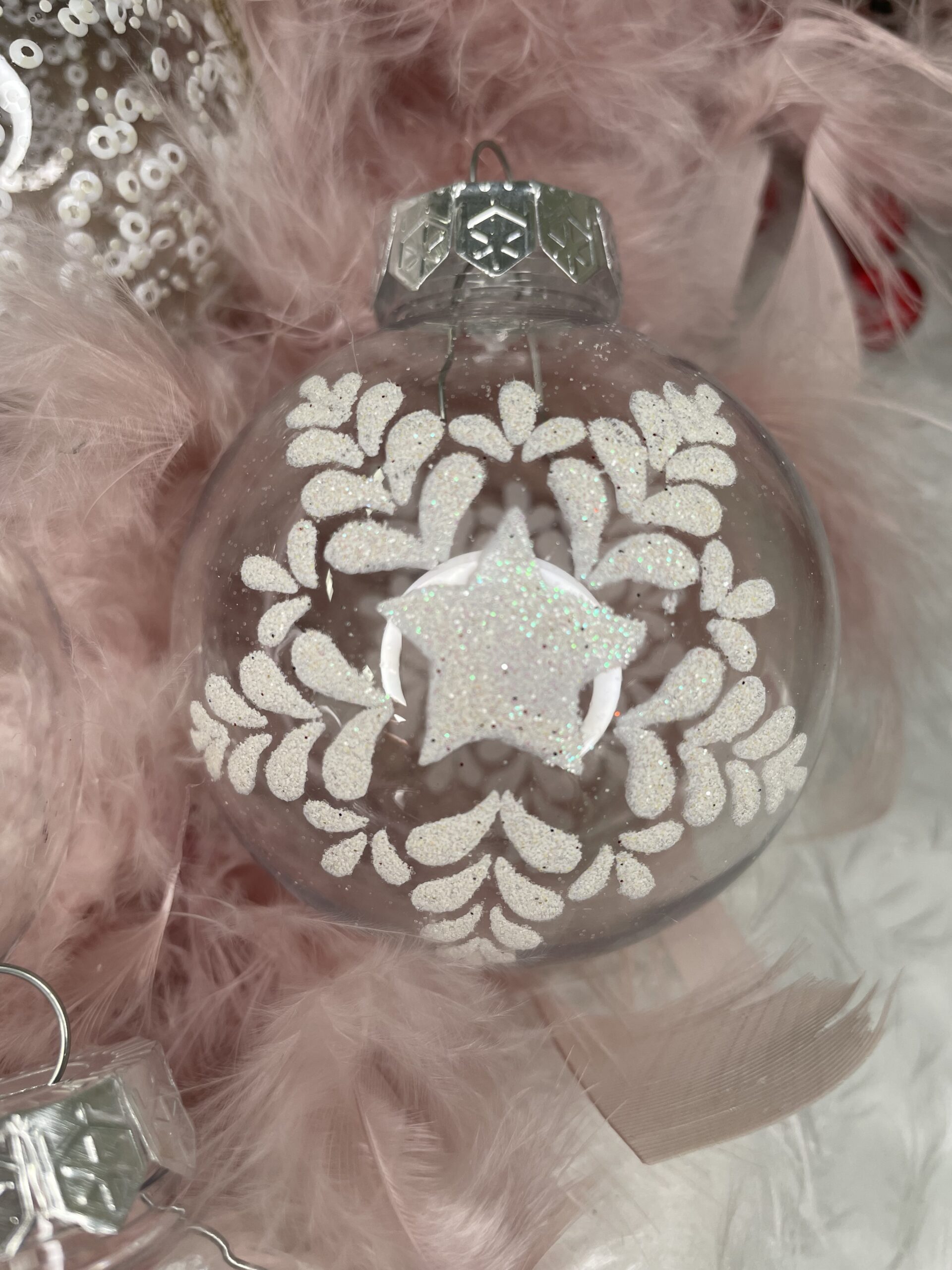 Set globuri de Craciun Inedit, 30 bucati, 7cm, transparente si alb [24]