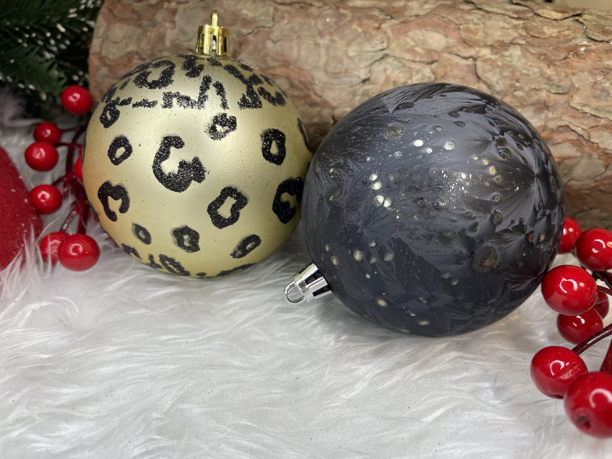 Set globuri de Craciun, 16 bucati, 8cm, 6 modele, negru auriu [26]