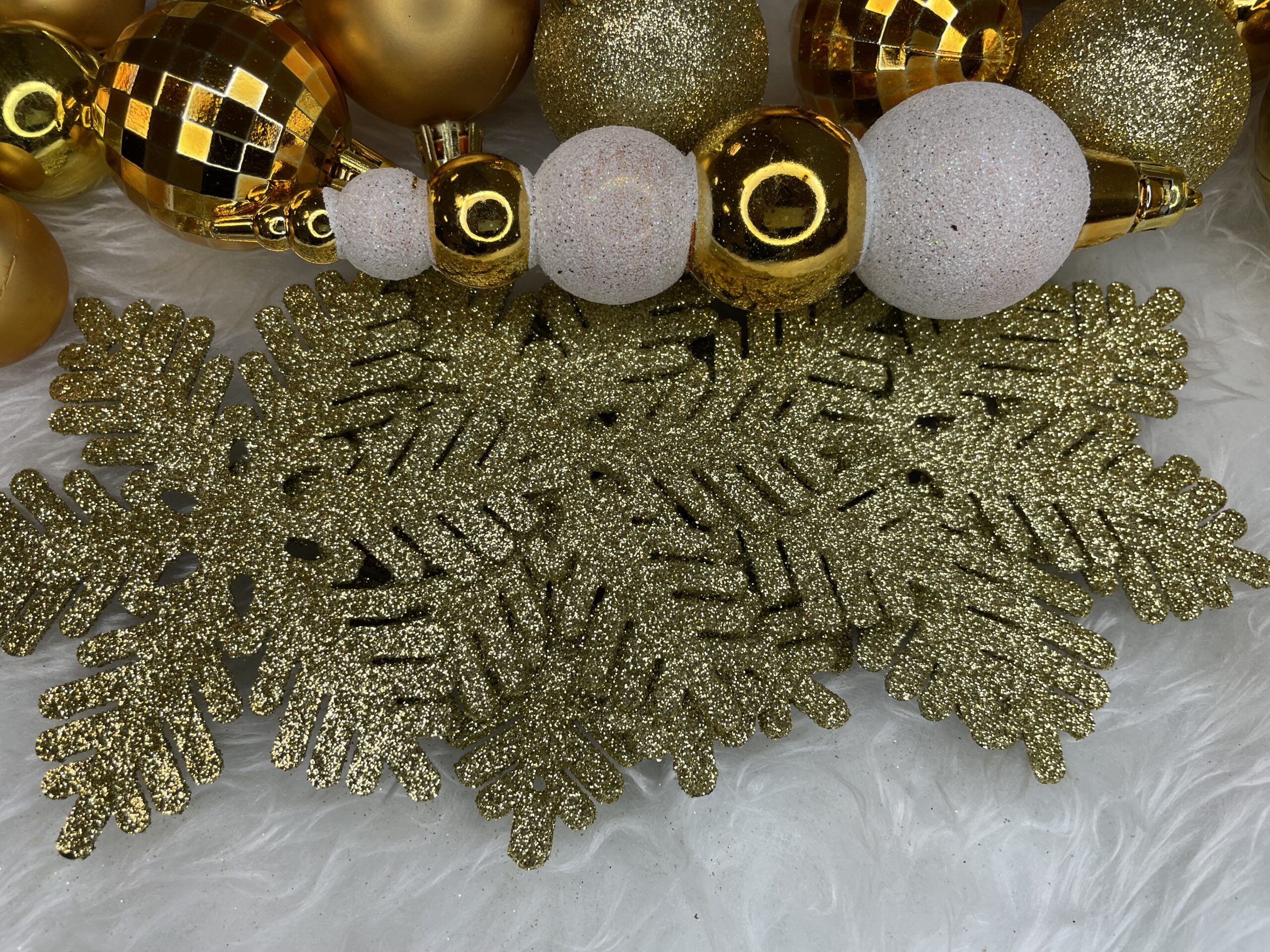 Set globuri si decoratiuni de Craciun, 155 piese, diverse dimensiuni, auriu [16]