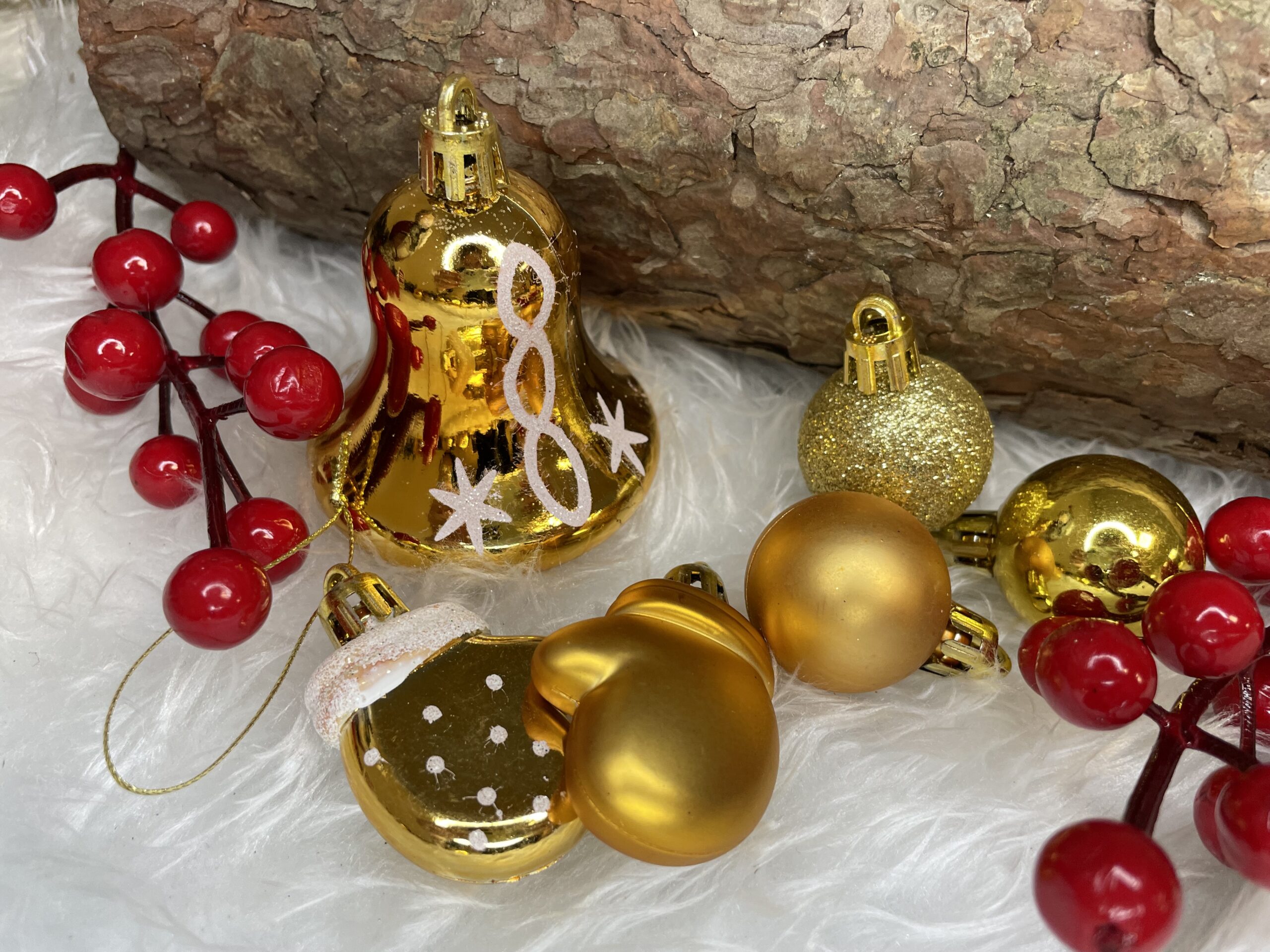 Set globuri si decoratiuni de Craciun, 155 piese, diverse dimensiuni, auriu [24]