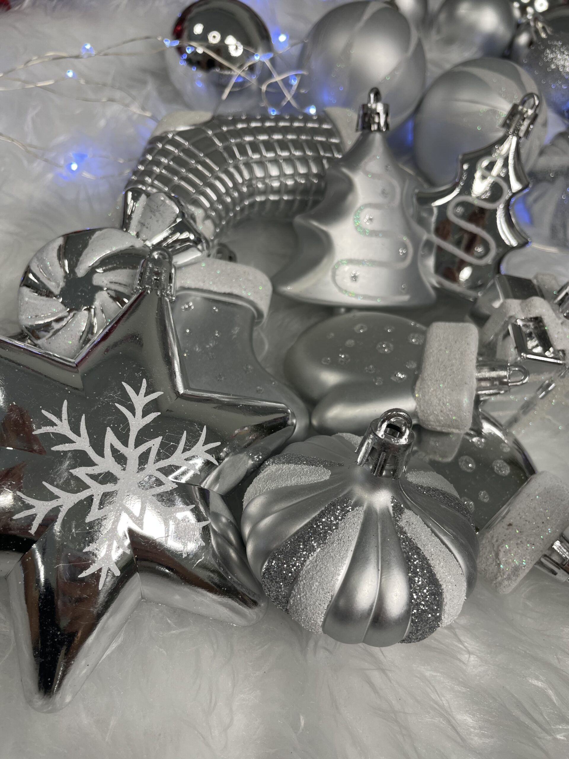 Set globuri si decoratiuni de Craciun, 77 piese, diverse dimensiuni, argintiu [18]