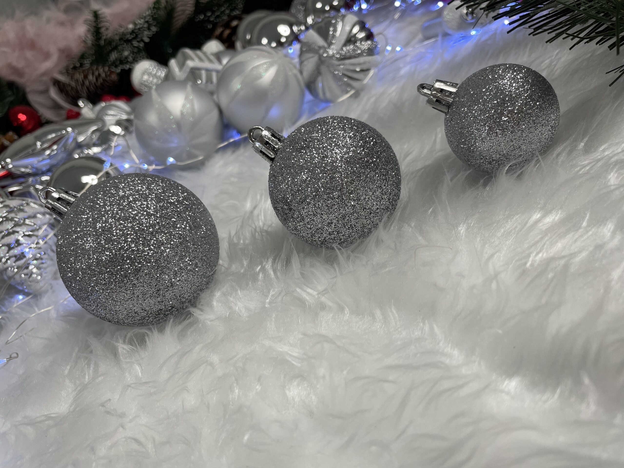Set globuri si decoratiuni de Craciun, 77 piese, diverse dimensiuni, argintiu [21]