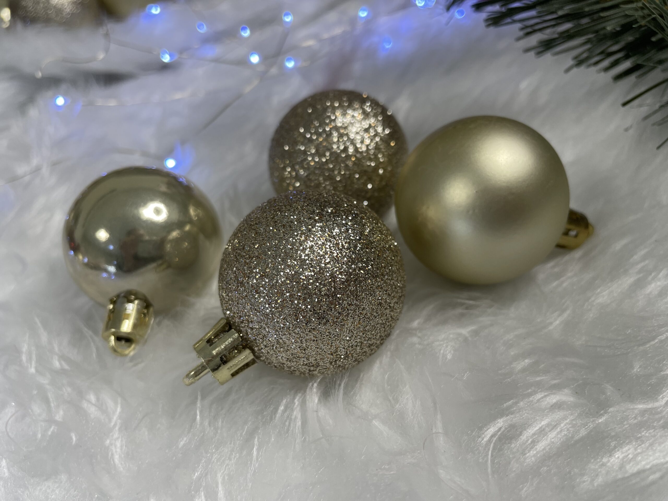 Set globuri de Craciun, 30 bucati, 3 modele, 4/5/6cm, auriu [16]