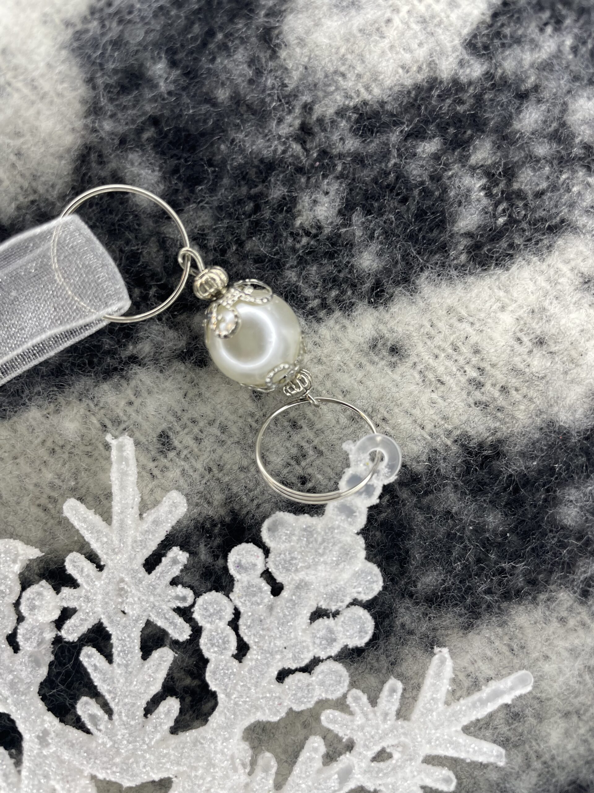 Decoratiune brad fulg de zapada, 13cm, alb cu sclipici [10]