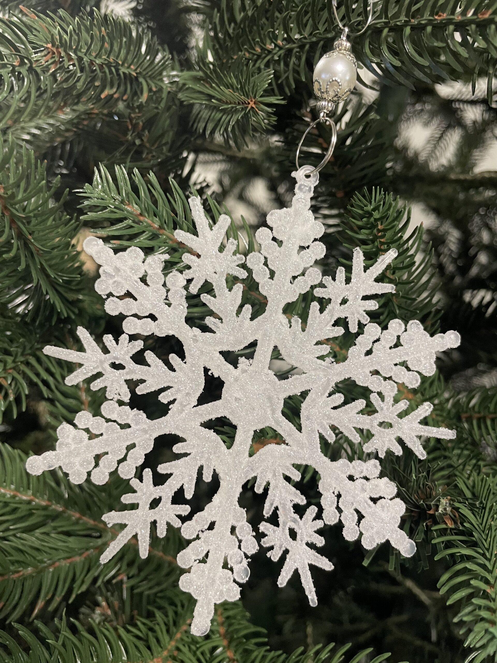 Decoratiune brad fulg de zapada, 13cm, alb cu sclipici [13]