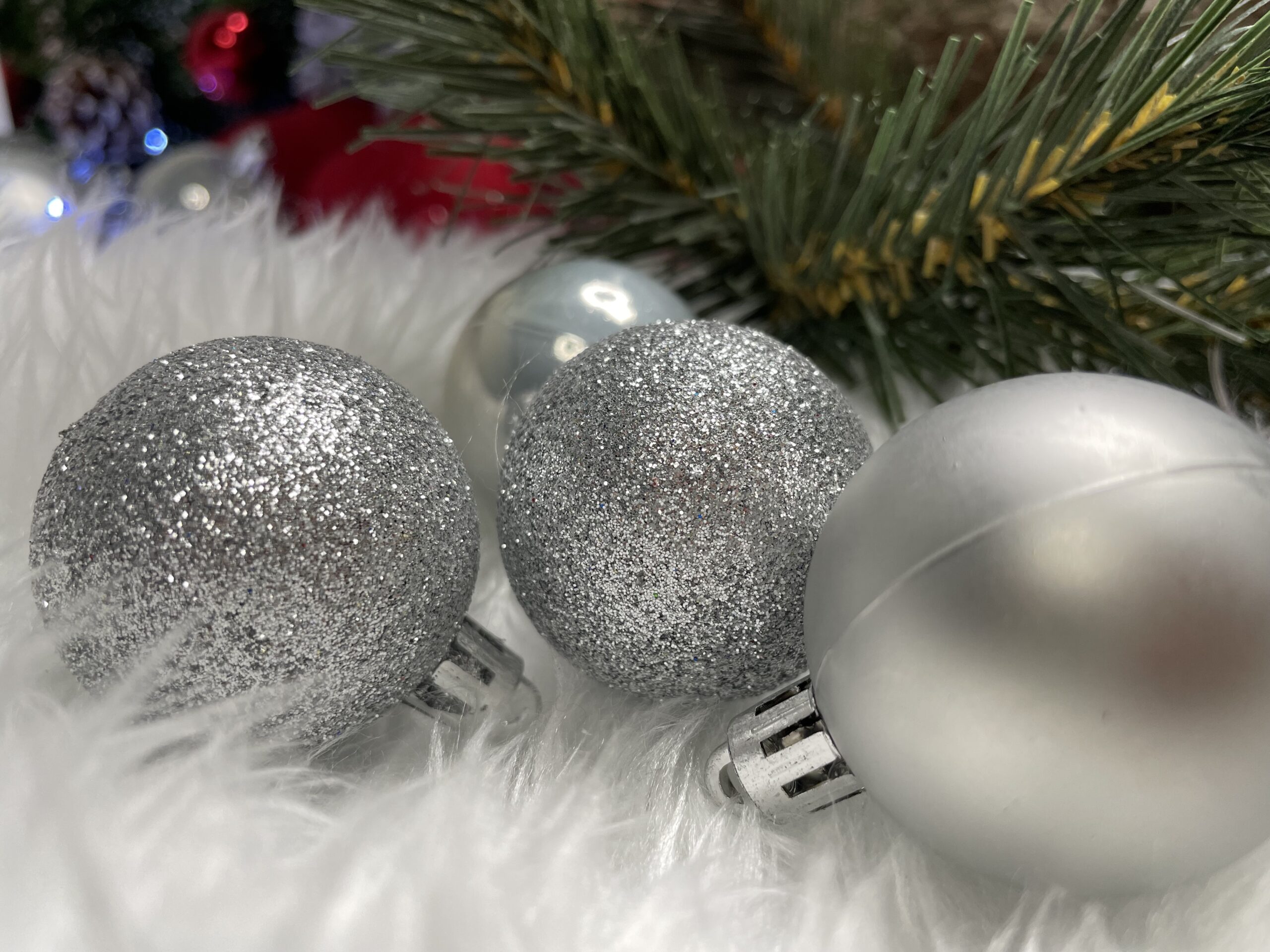 Set globuri de Craciun, 30 bucati, 3 modele, 4/5/6cm, argintiu [15]