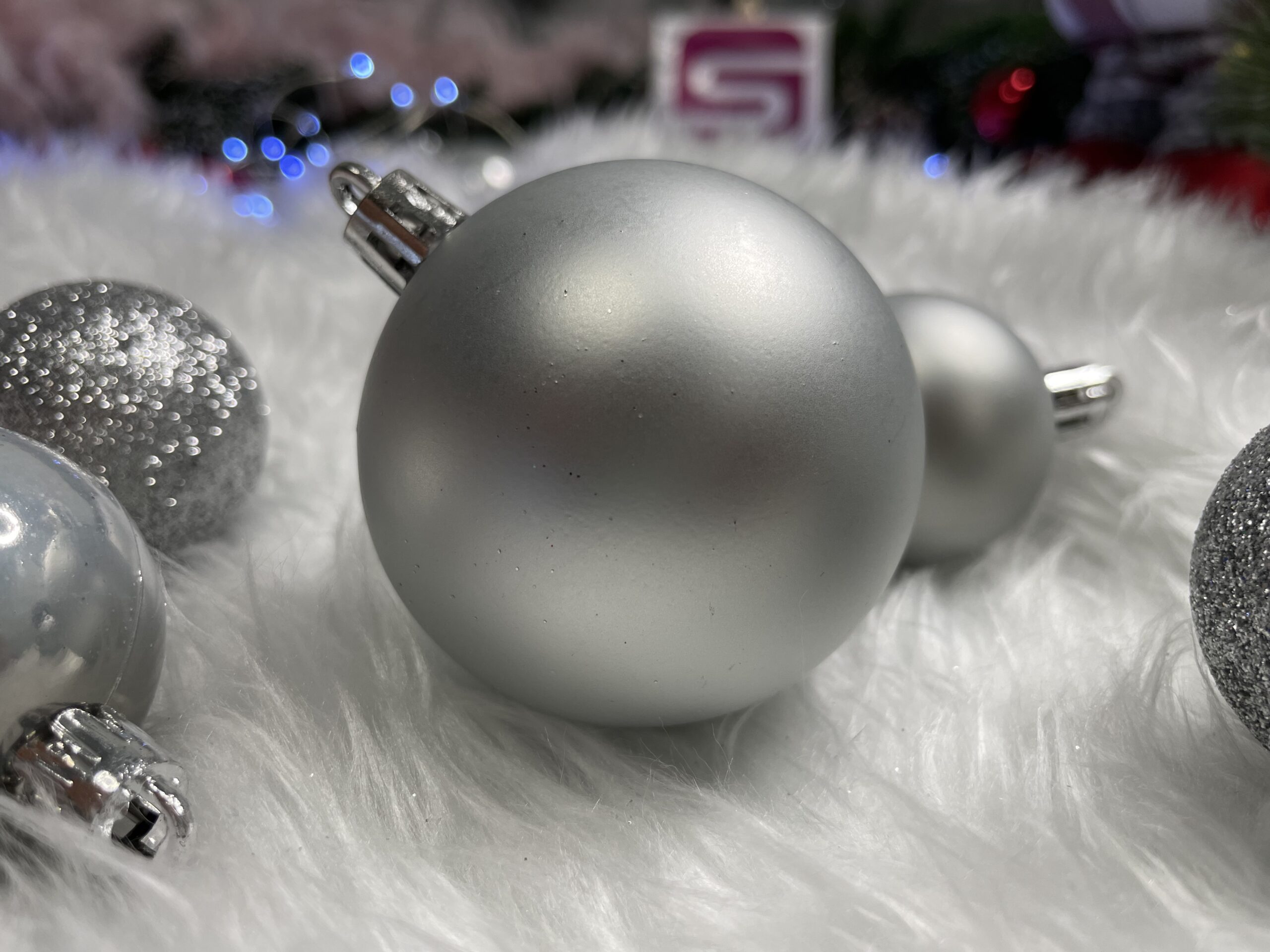 Set globuri de Craciun, 30 bucati, 3 modele, 4/5/6cm, argintiu [16]