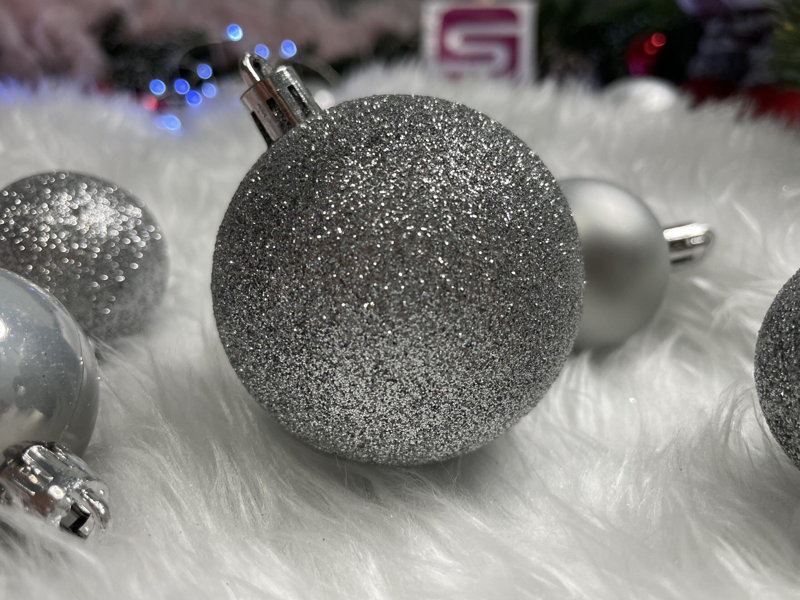 Set globuri de Craciun, 30 bucati, 3 modele, 4/5/6cm, argintiu [17]