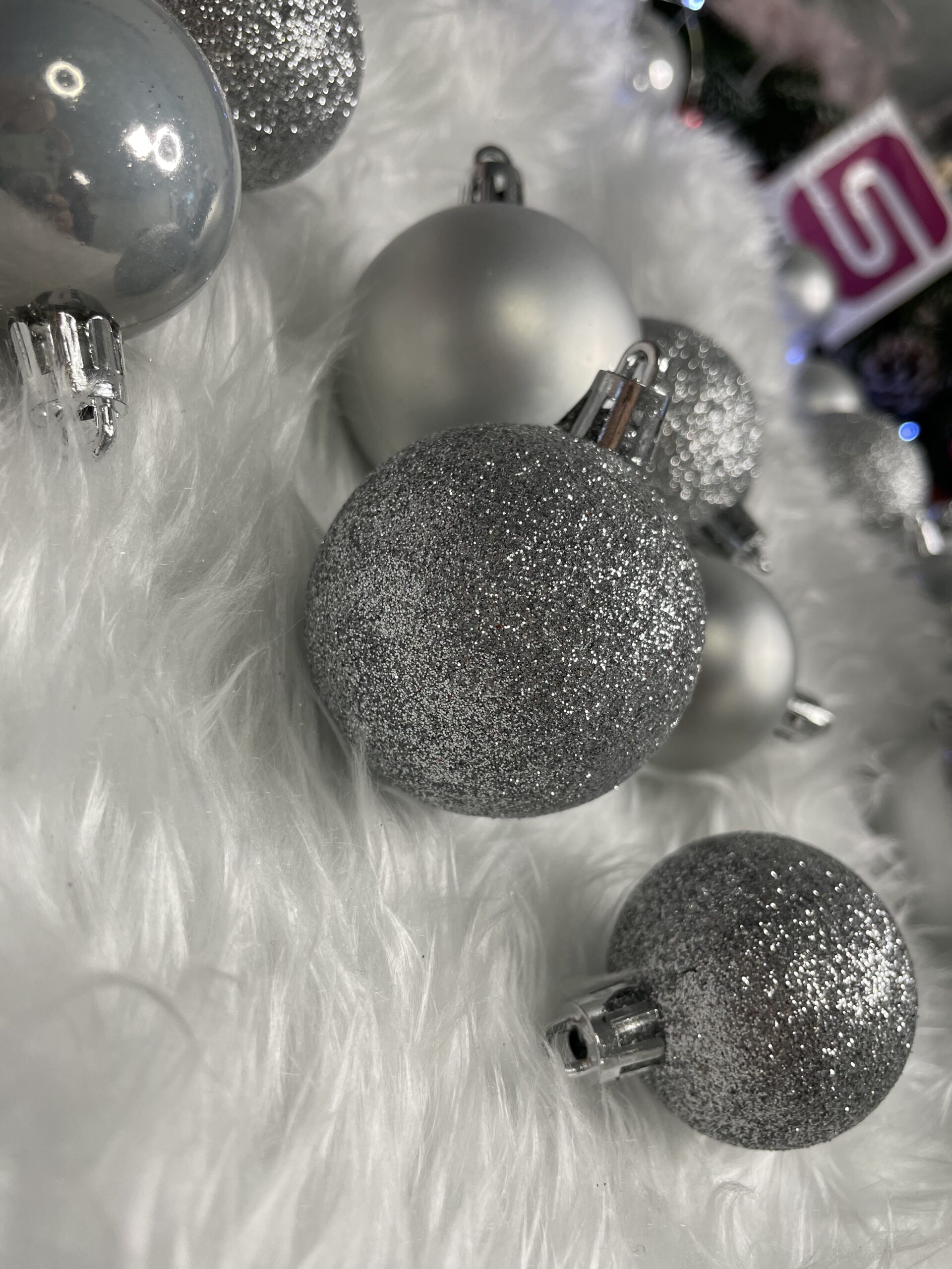 Set globuri de Craciun, 30 bucati, 3 modele, 4/5/6cm, argintiu [20]