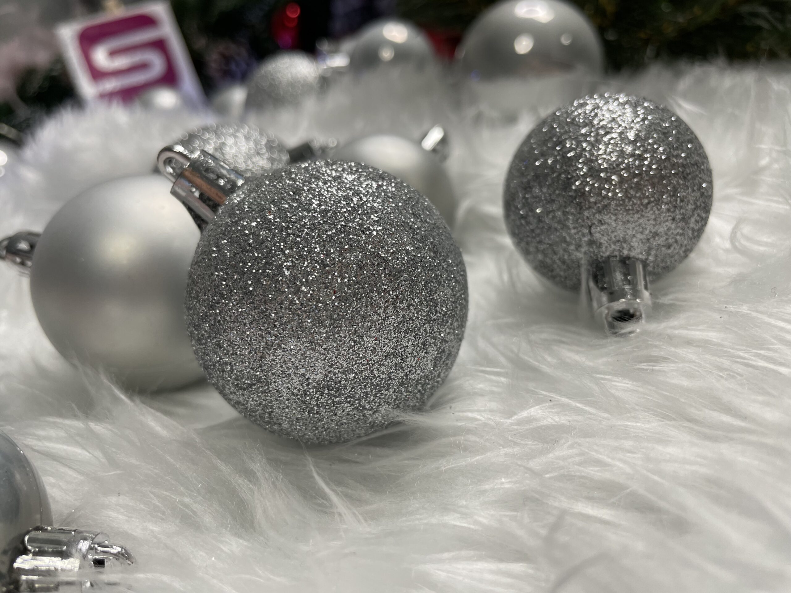 Set globuri de Craciun, 30 bucati, 3 modele, 4/5/6cm, argintiu [21]