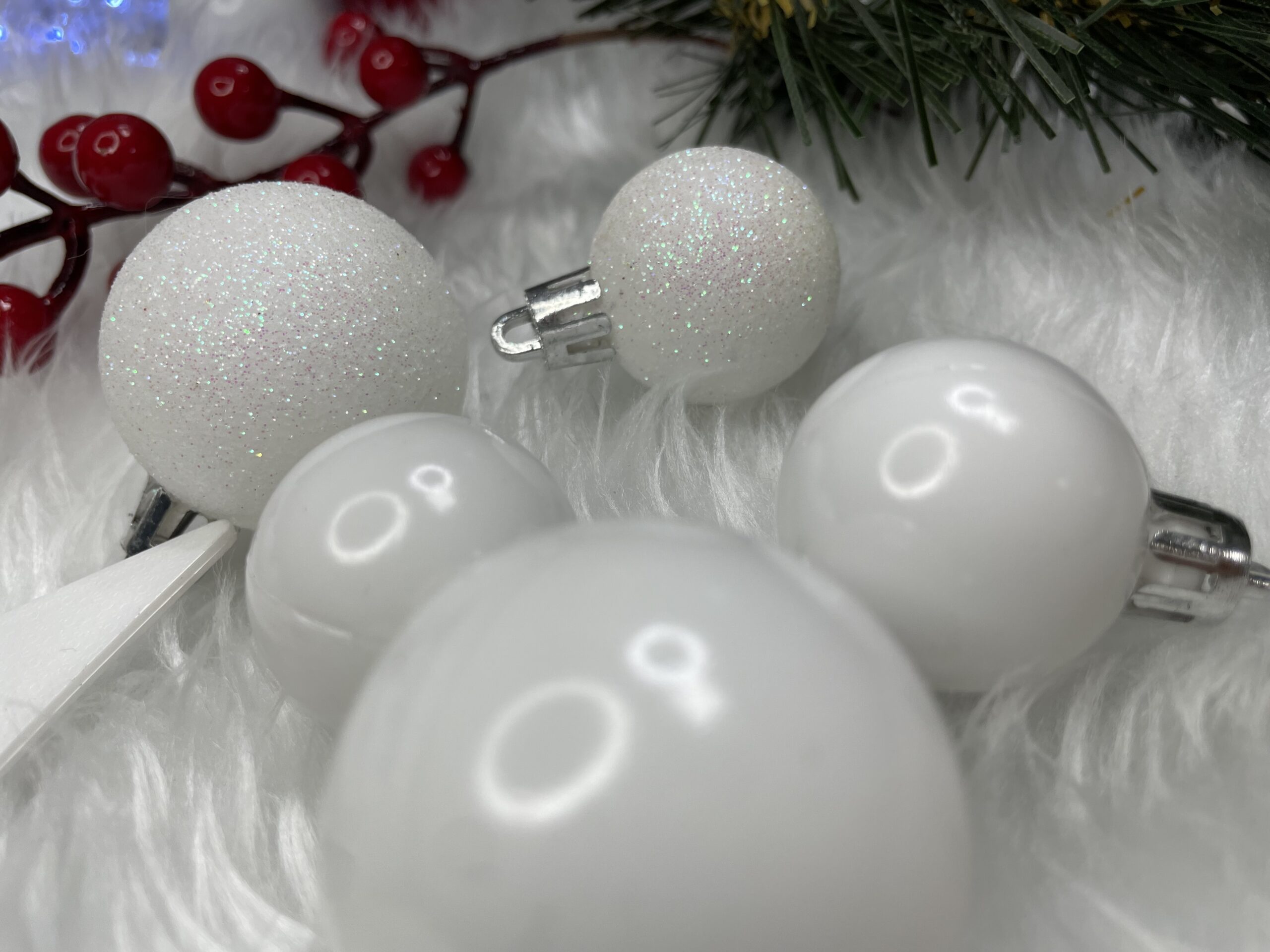 Set globuri si decoratiuni de Craciun, 100 piese, diverse dimensiuni cu stea, alb [28]