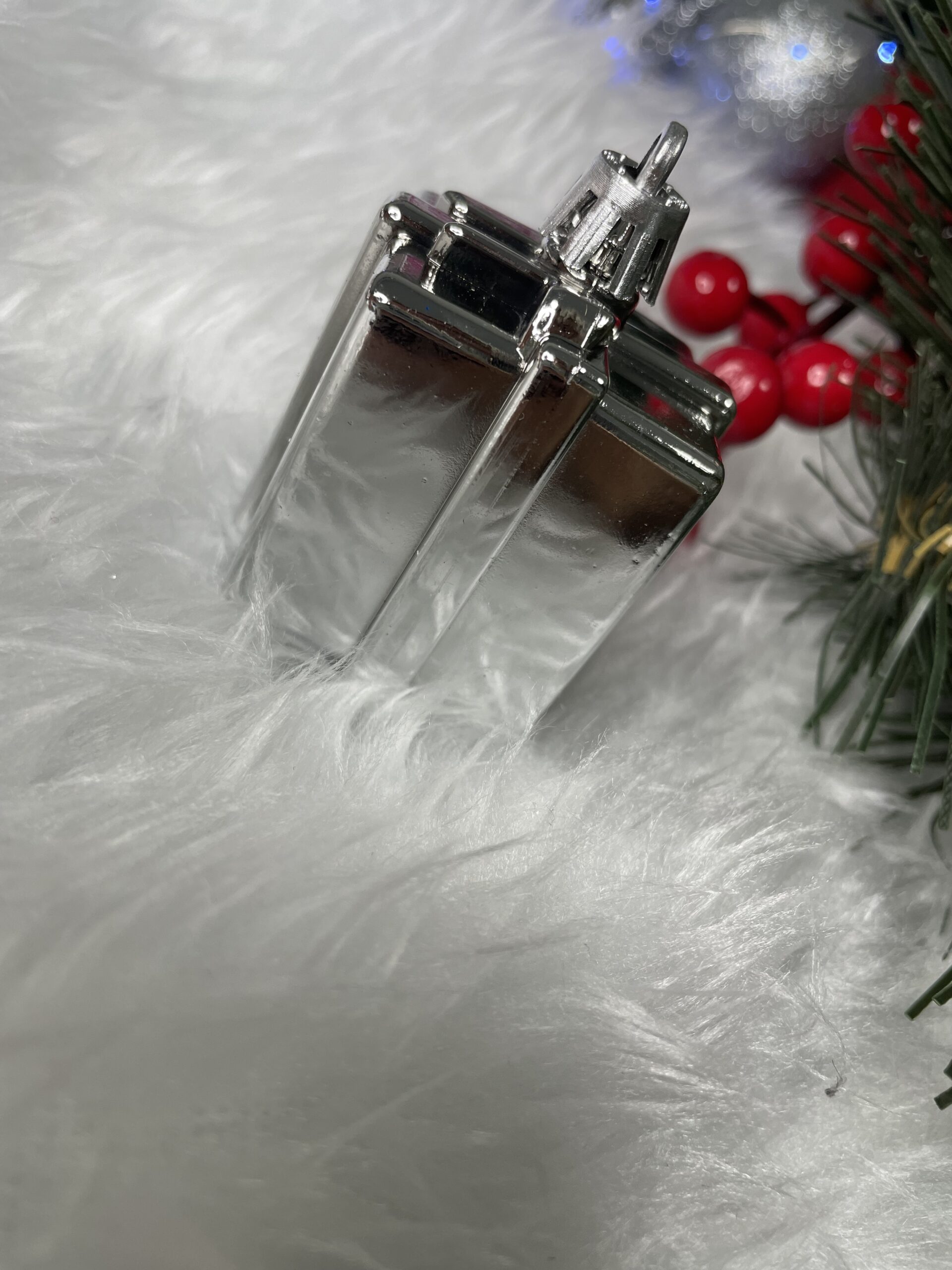 Set globuri si decoratiuni de Craciun, 102 piese, diverse dimensiuni, argintiu [19]