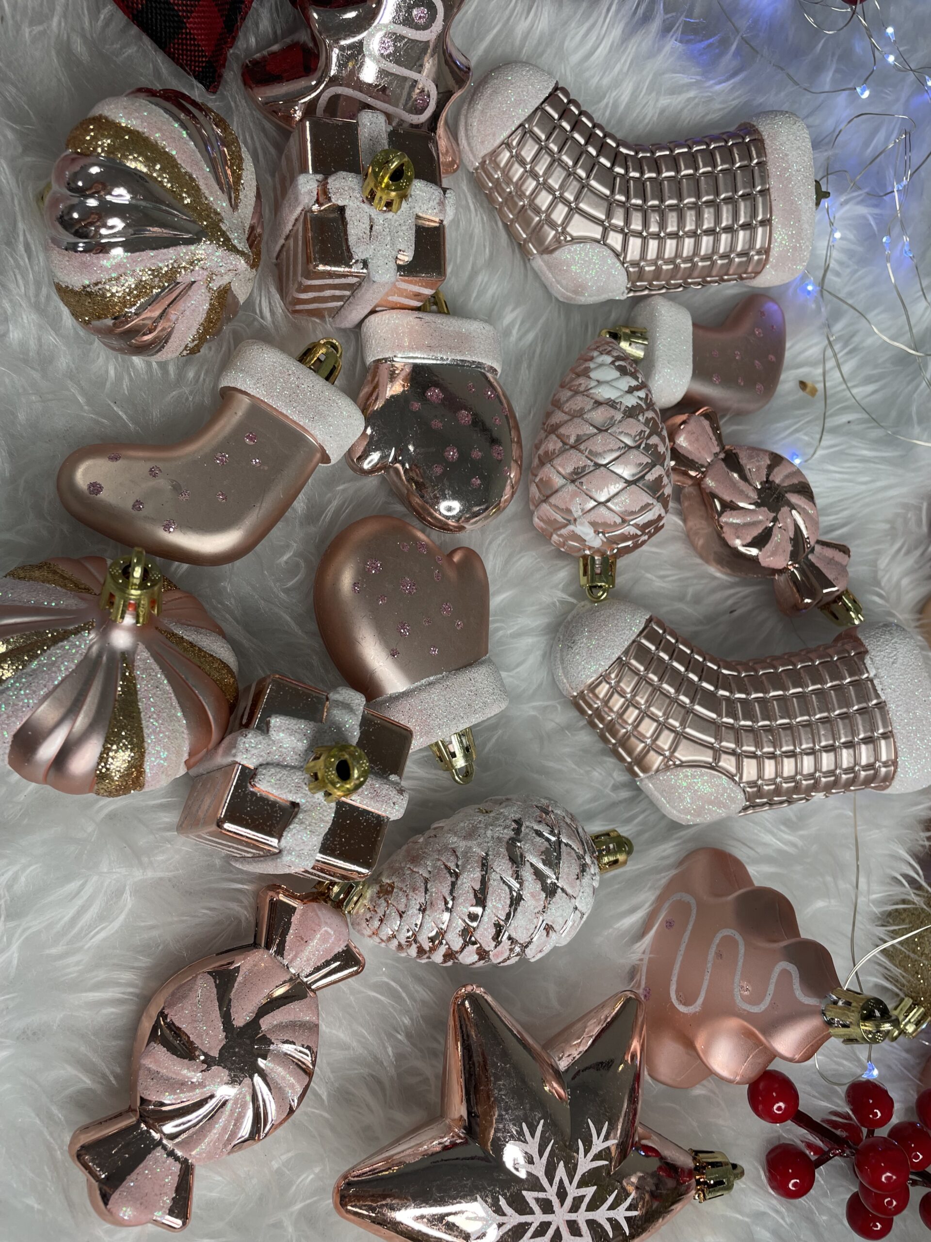 Set globuri si decoratiuni de Craciun, 77 piese, diverse dimensiuni, roz auriu [17]