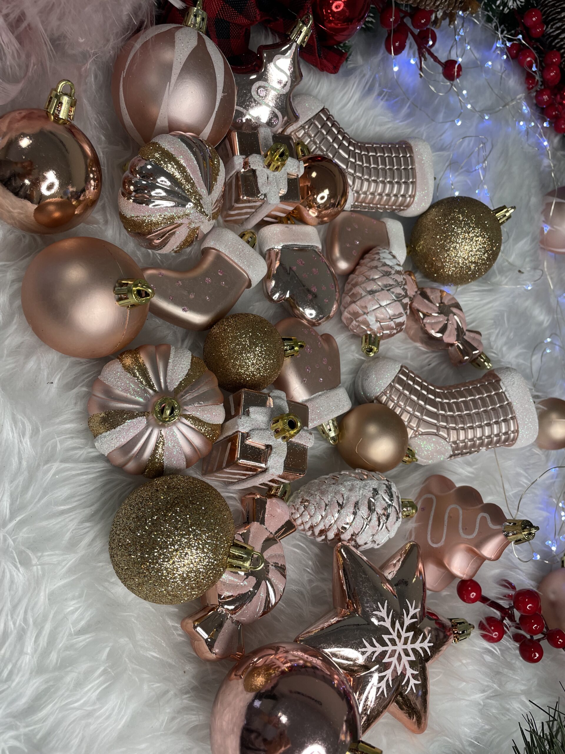 Set globuri si decoratiuni de Craciun, 77 piese, diverse dimensiuni, roz auriu [18]