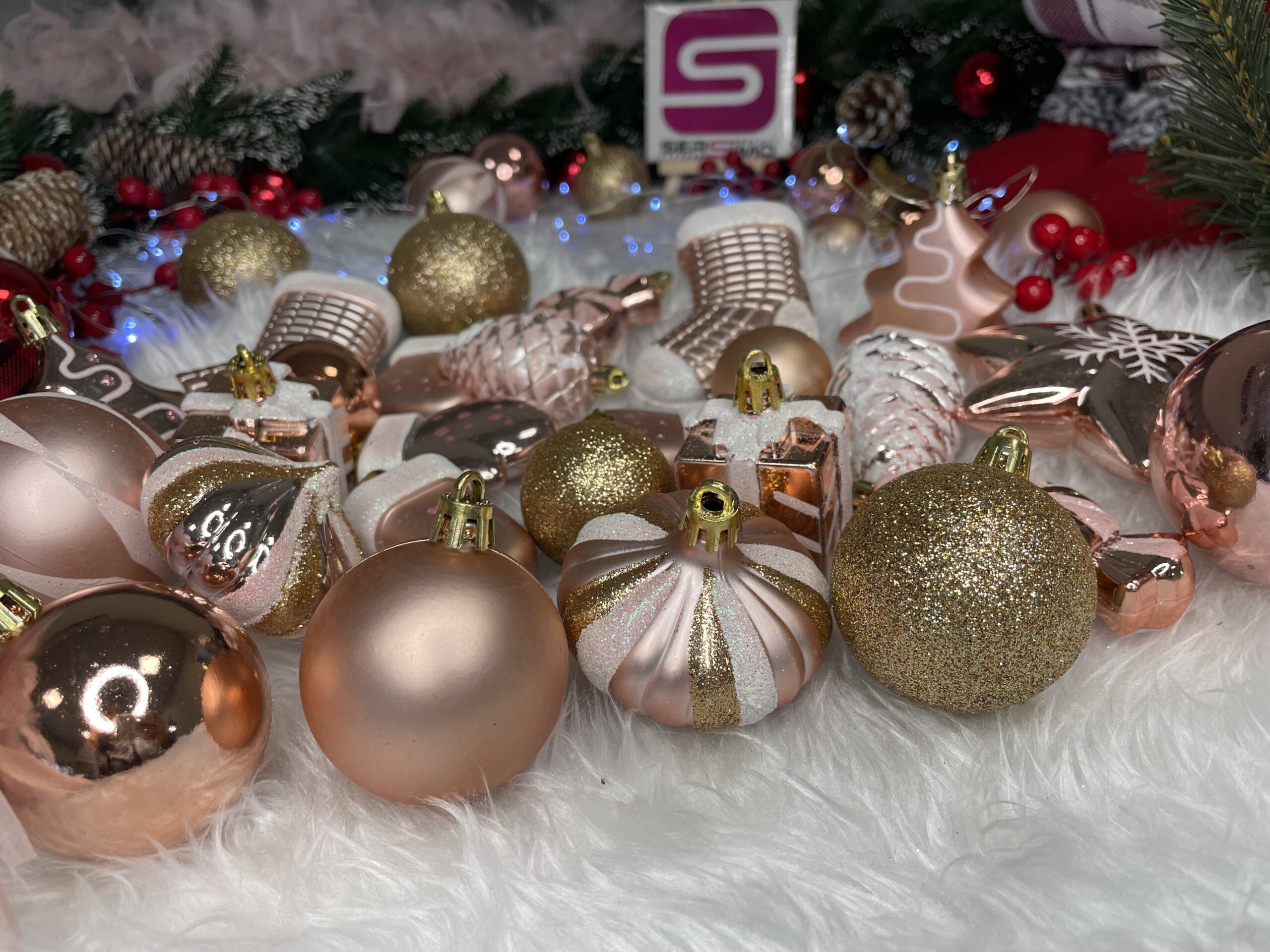 Set globuri si decoratiuni de Craciun, 77 piese, diverse dimensiuni, roz auriu [19]