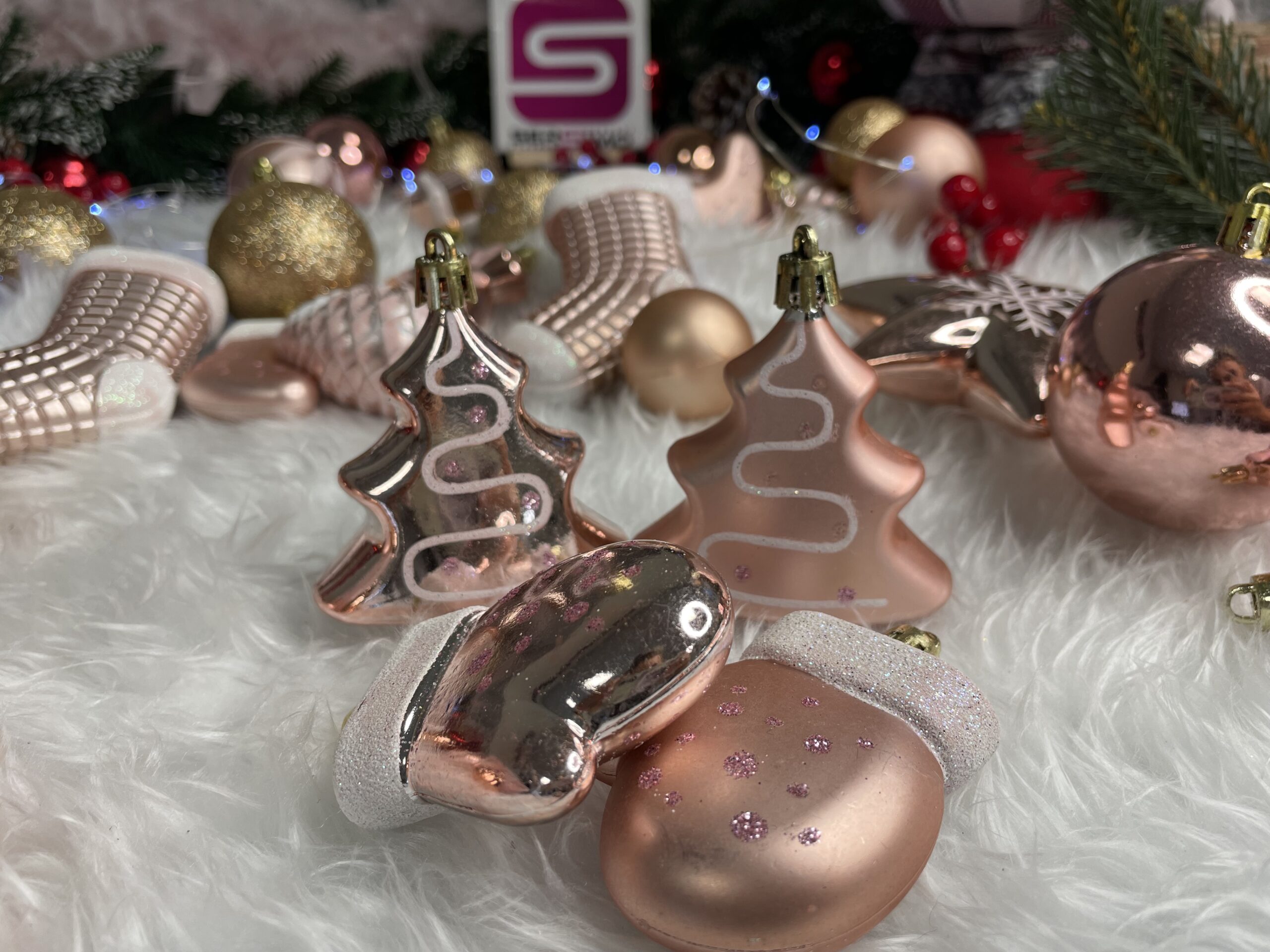 Set globuri si decoratiuni de Craciun, 77 piese, diverse dimensiuni, roz auriu [25]