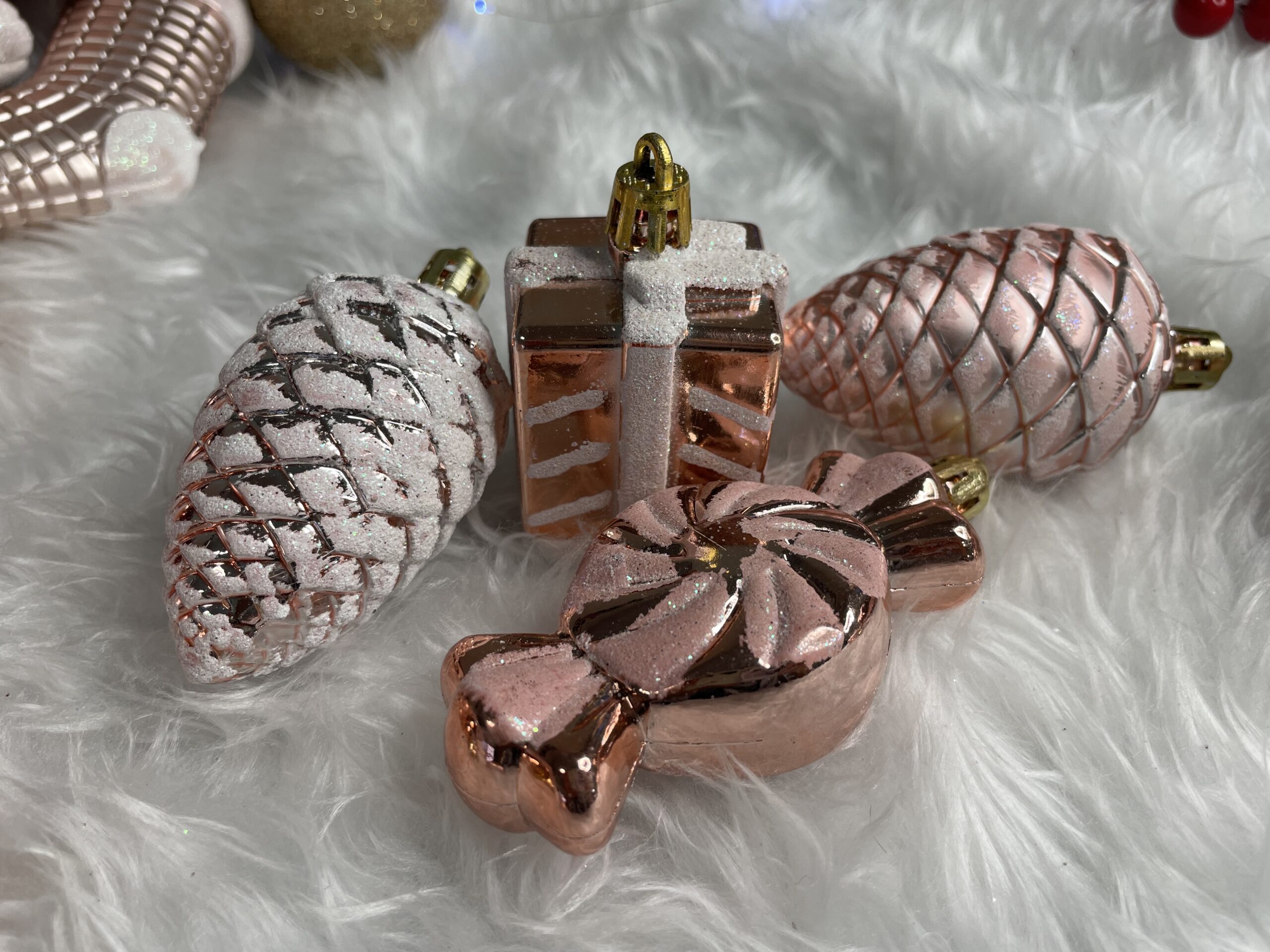 Set globuri si decoratiuni de Craciun, 77 piese, diverse dimensiuni, roz auriu [27]