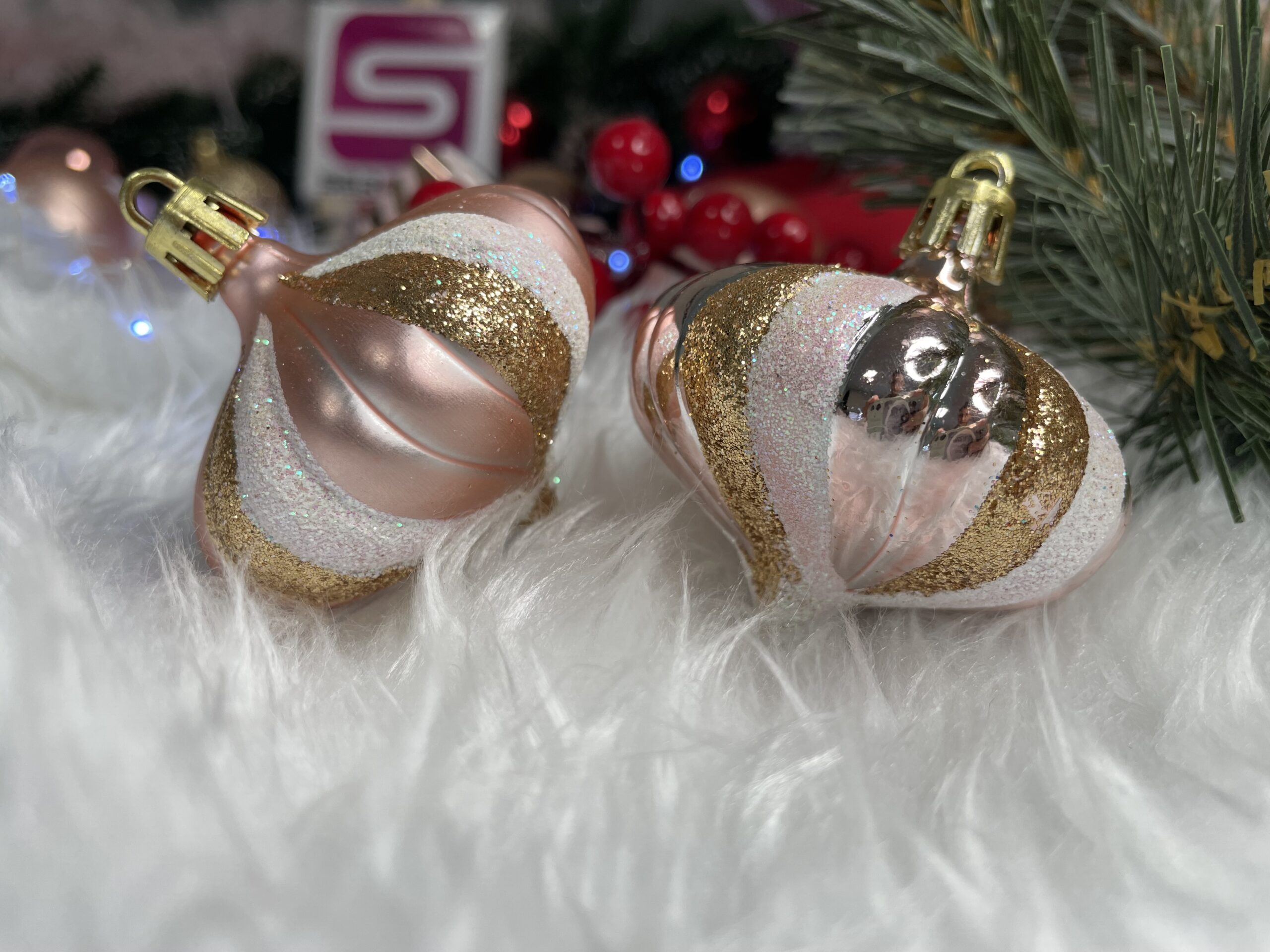 Set globuri si decoratiuni de Craciun, 77 piese, diverse dimensiuni, roz auriu [31]